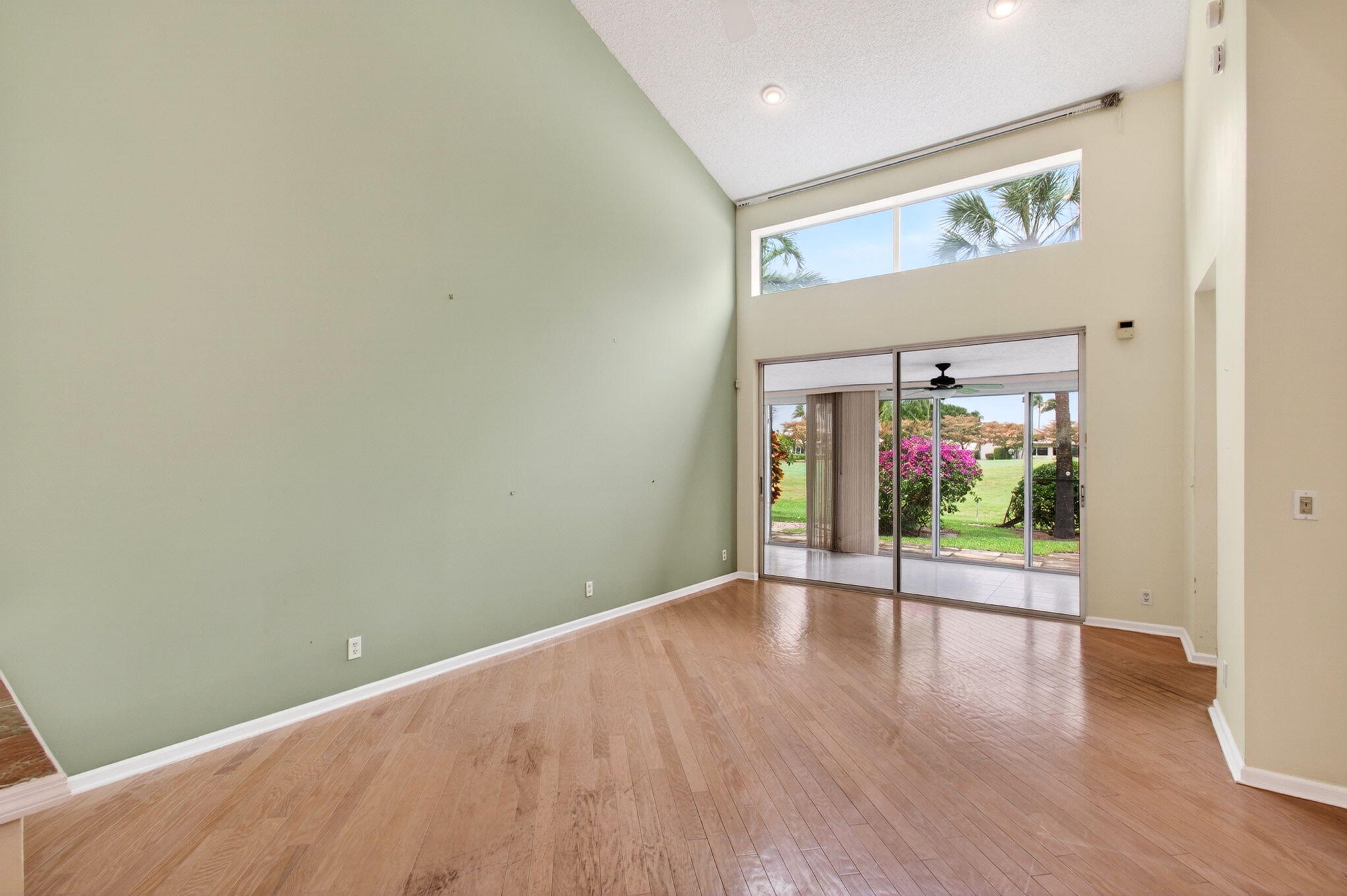 6071 Greenspointe Drive Property Photo 11