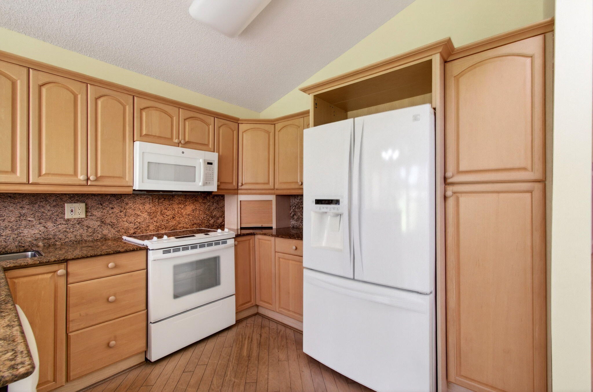6071 Greenspointe Drive Property Photo 23