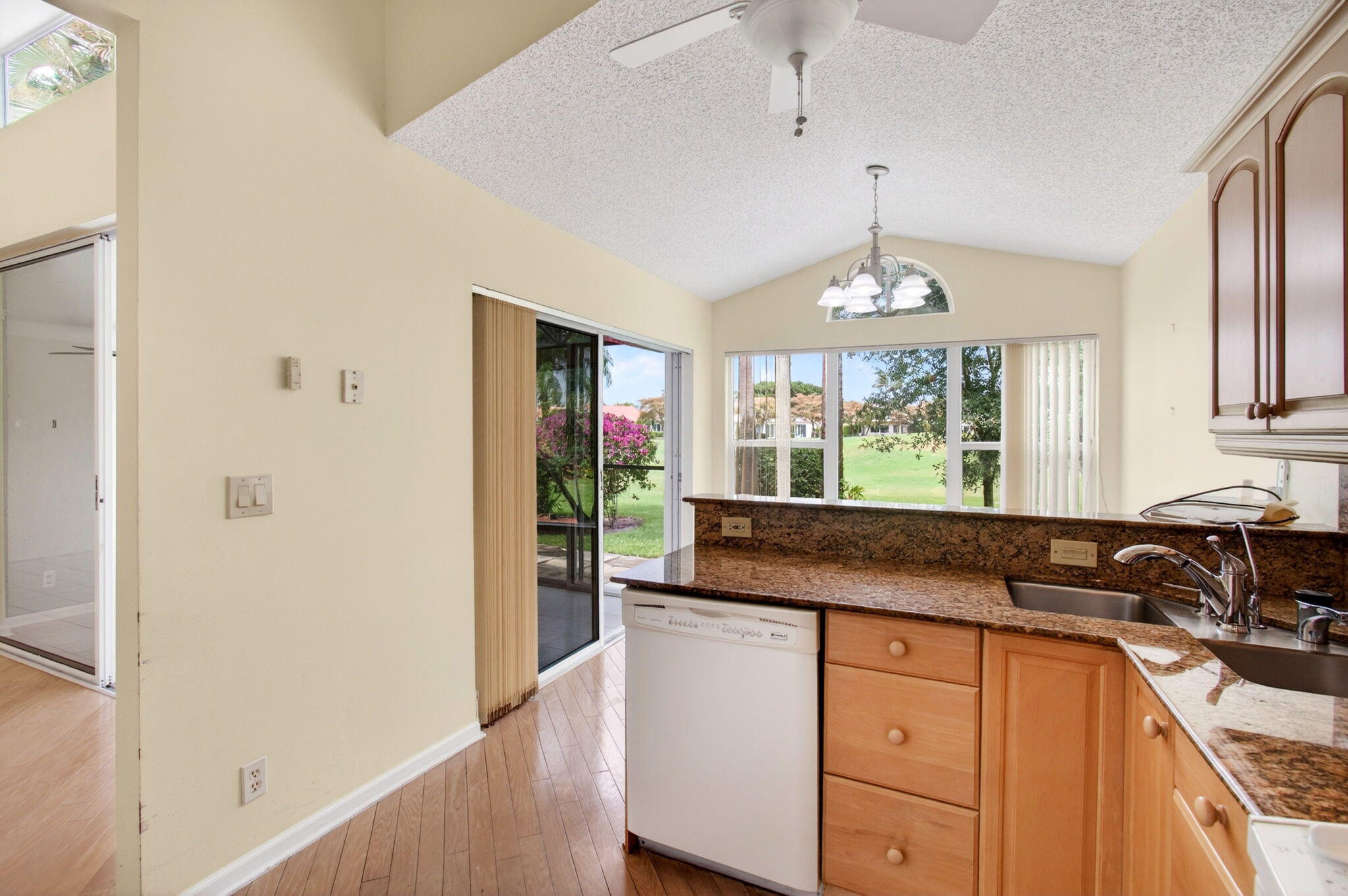 6071 Greenspointe Drive Property Photo 25