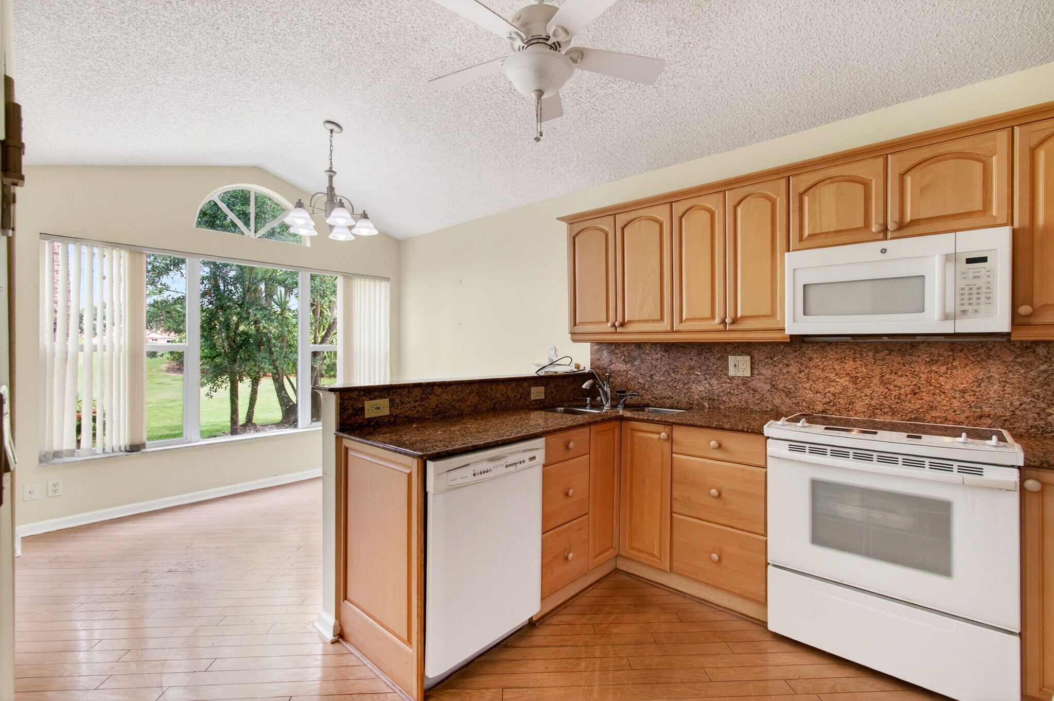 6071 Greenspointe Drive Property Photo 27