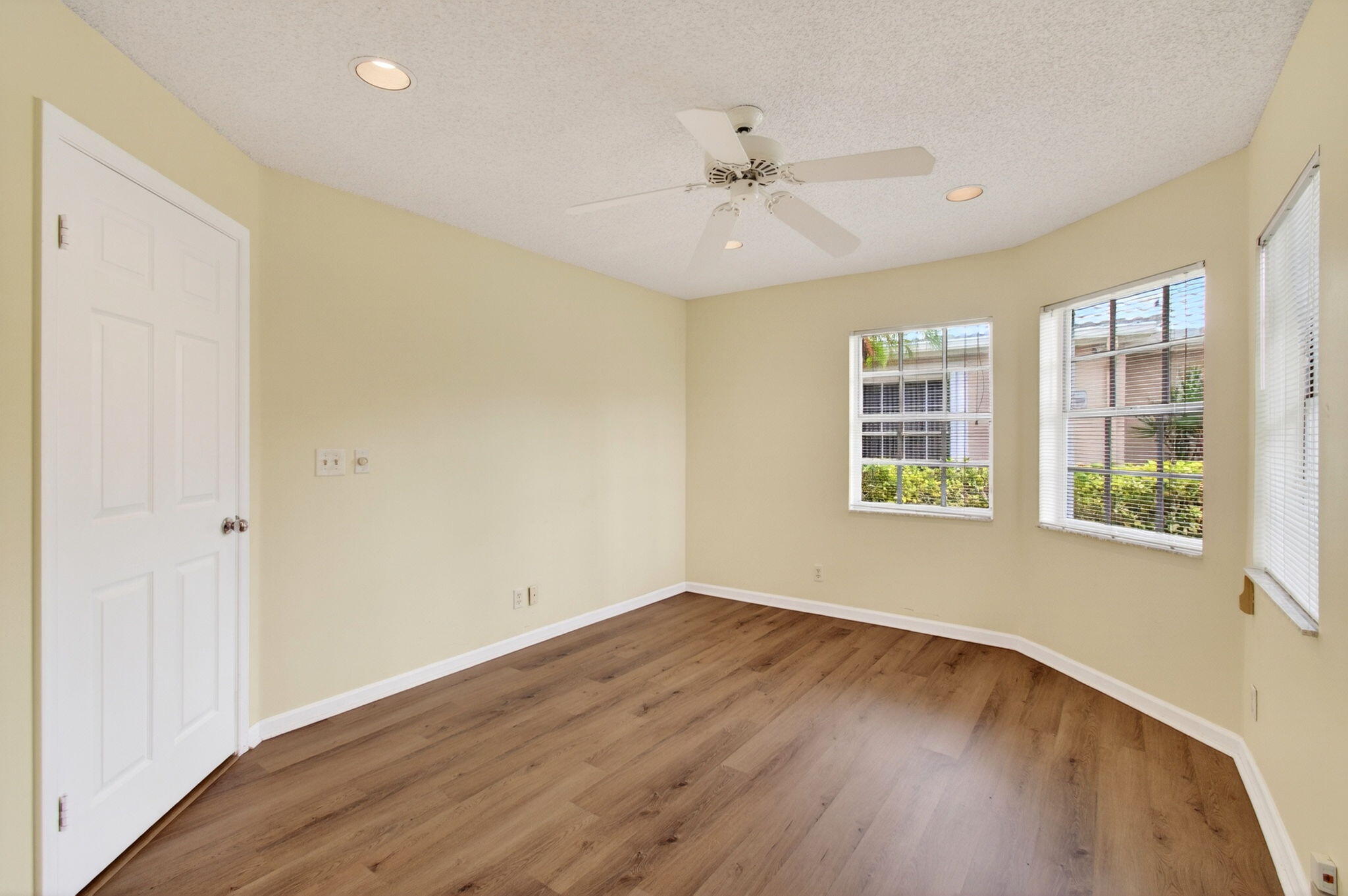 6071 Greenspointe Drive Property Photo 33