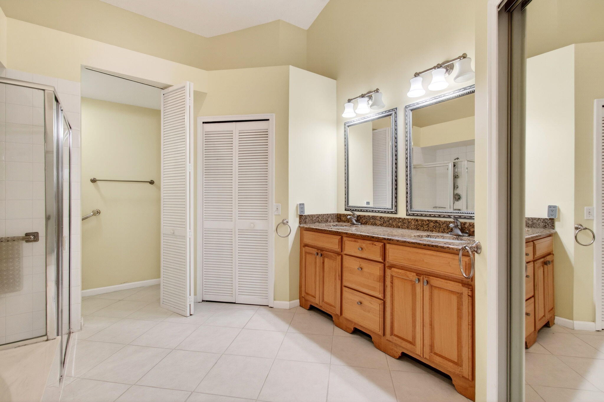 6071 Greenspointe Drive Property Photo 38