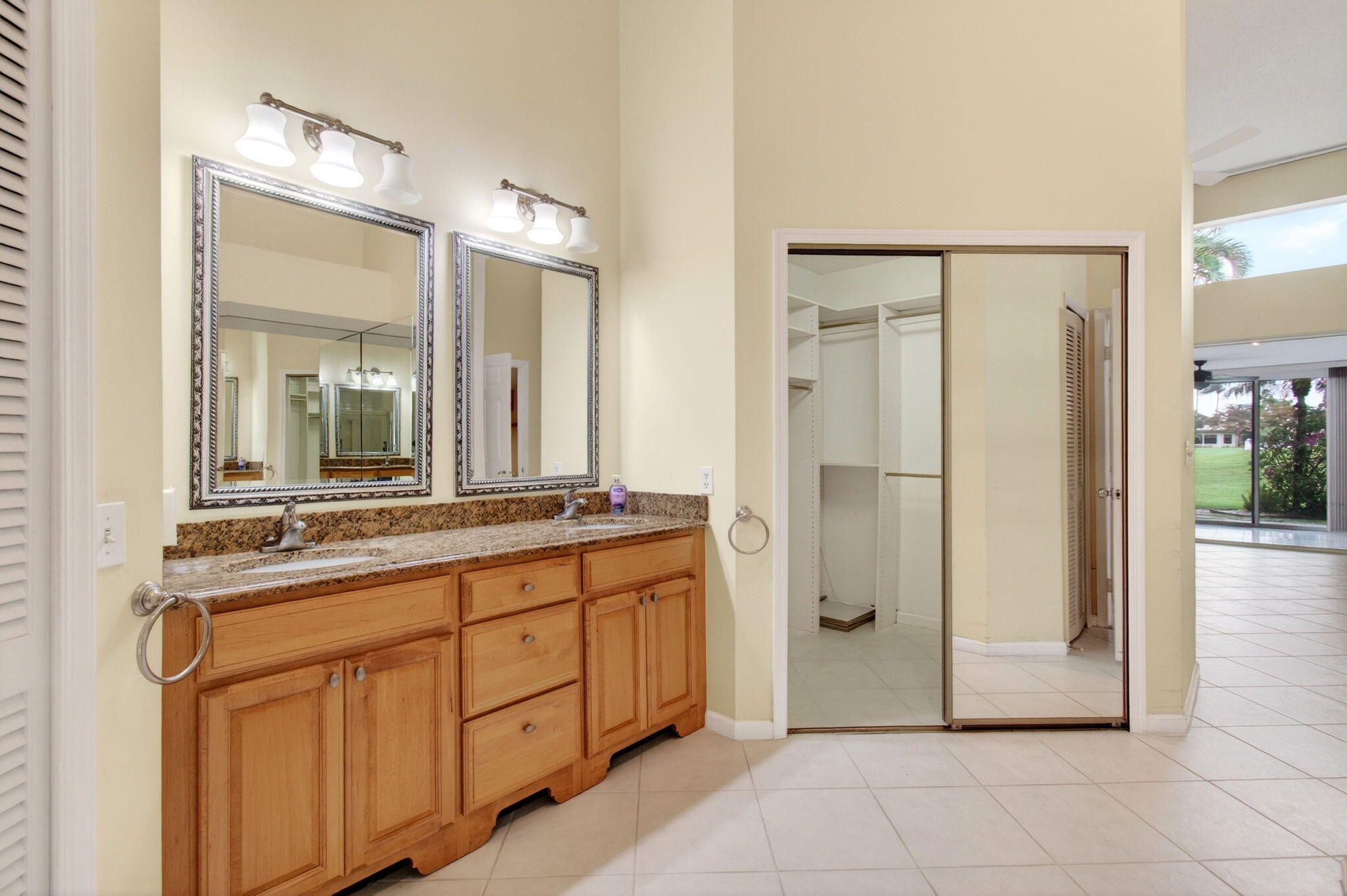 6071 Greenspointe Drive Property Photo 39