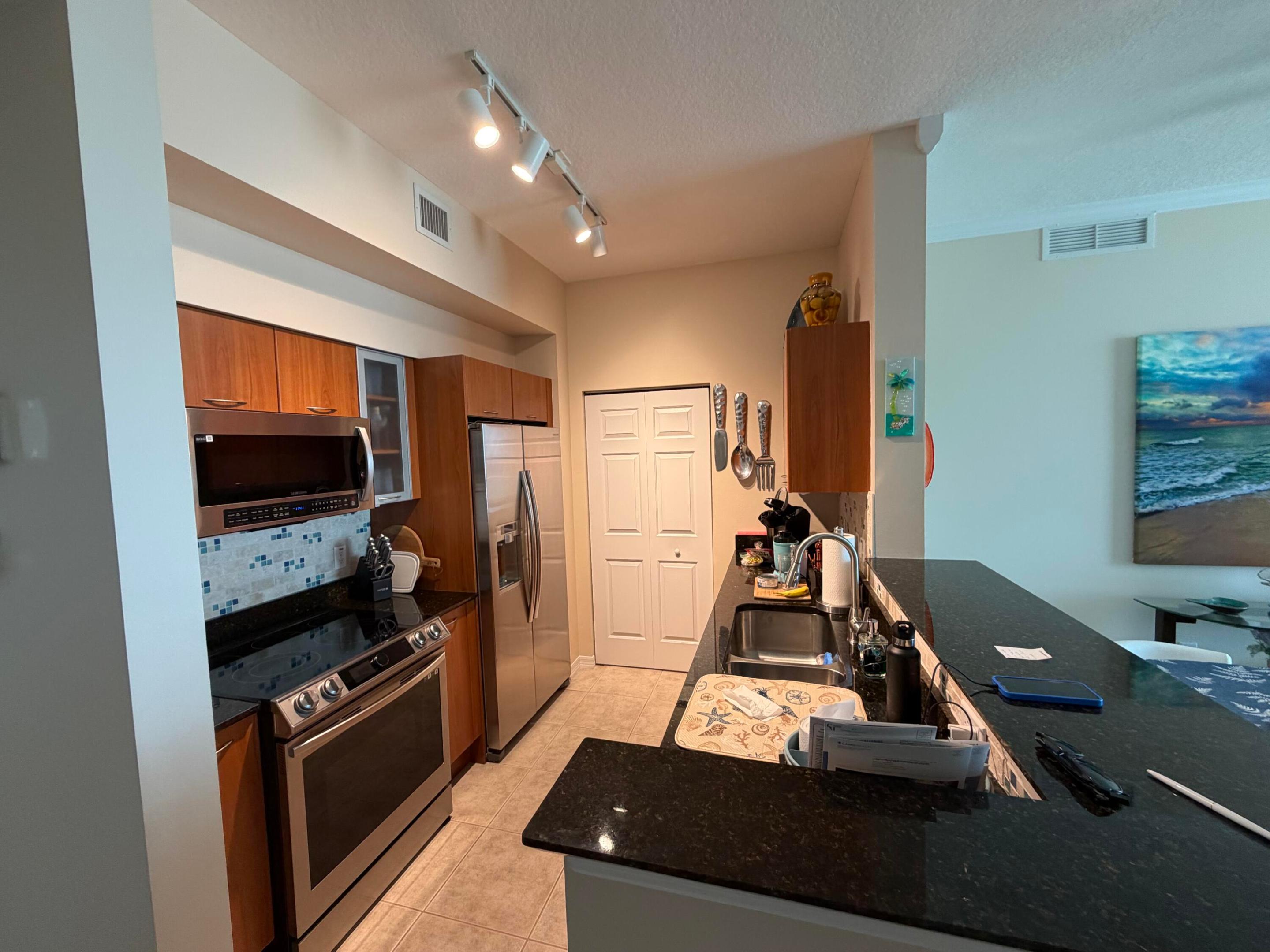625 Casa Loma Boulevard 1504 Property Photo 3