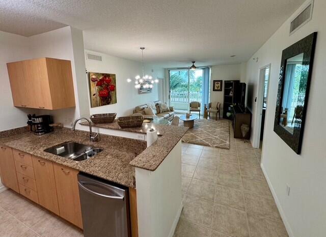 625 Casa Loma Boulevard 304 Property Photo 4
