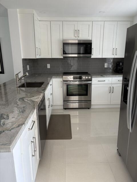424 Se 10th Street 203 Property Photo 1