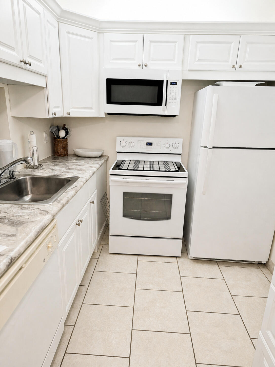 2841 Somerset Drive 107 Property Photo 6