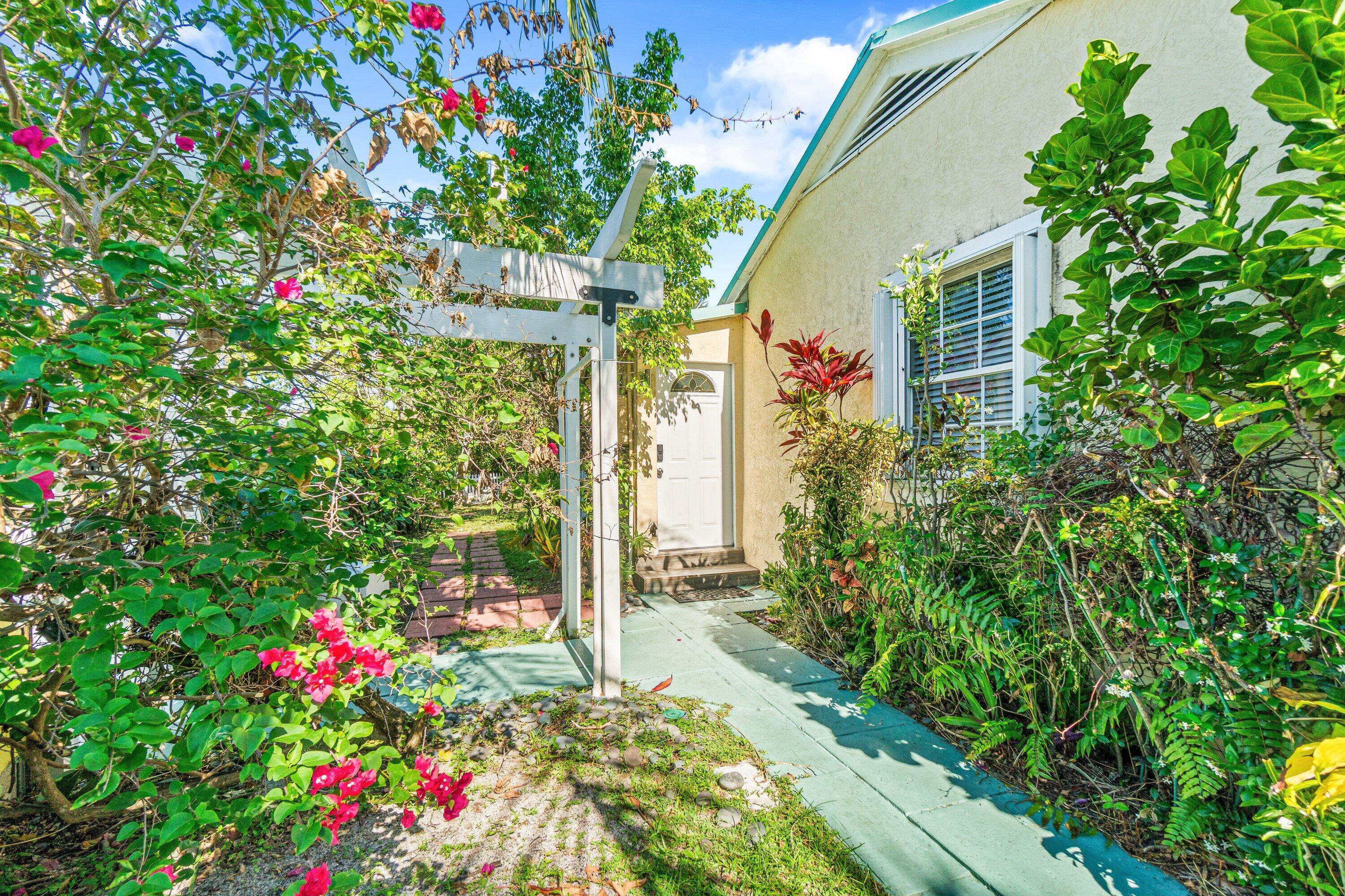629 Selkirk Street Property Photo 3