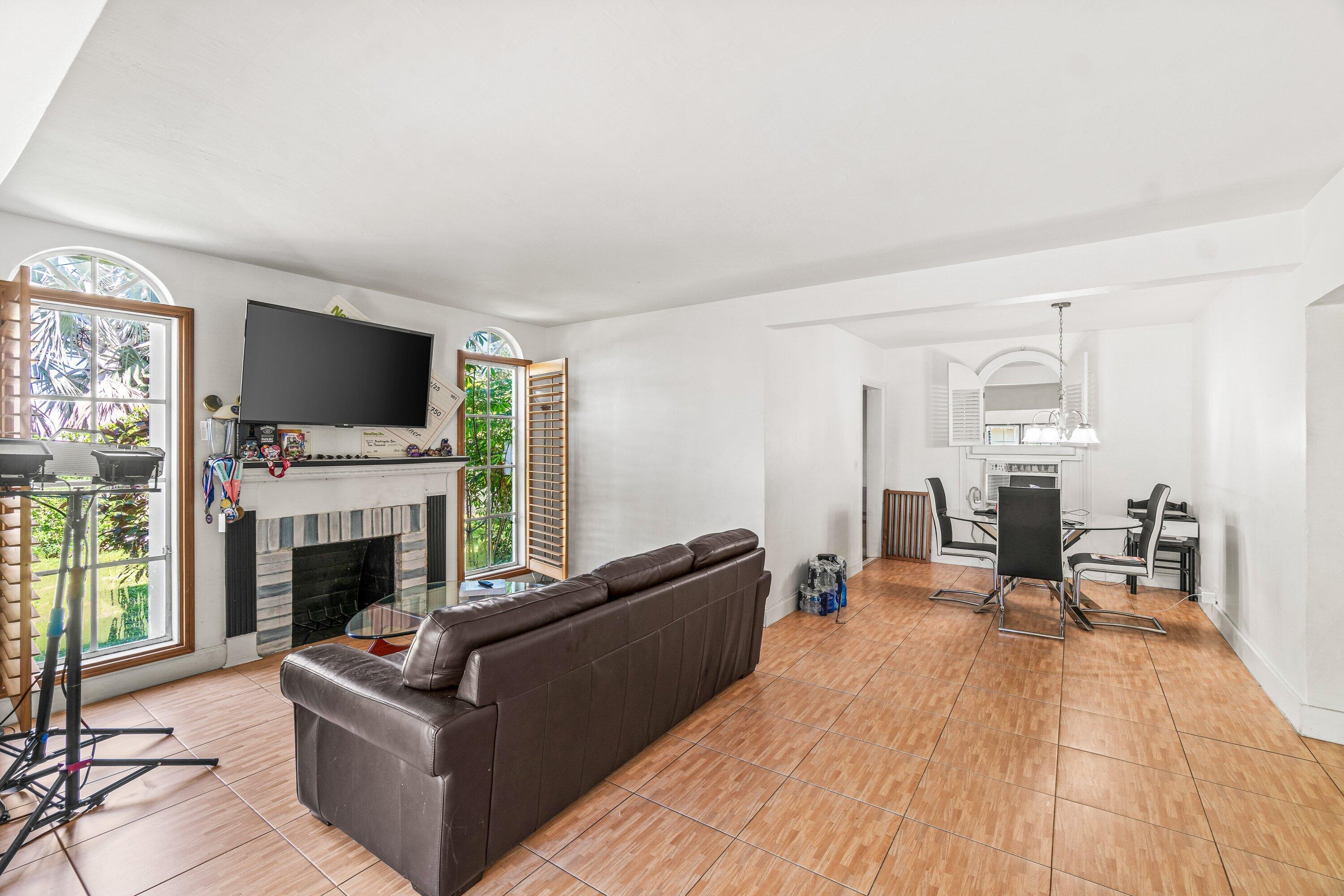629 Selkirk Street Property Photo 12