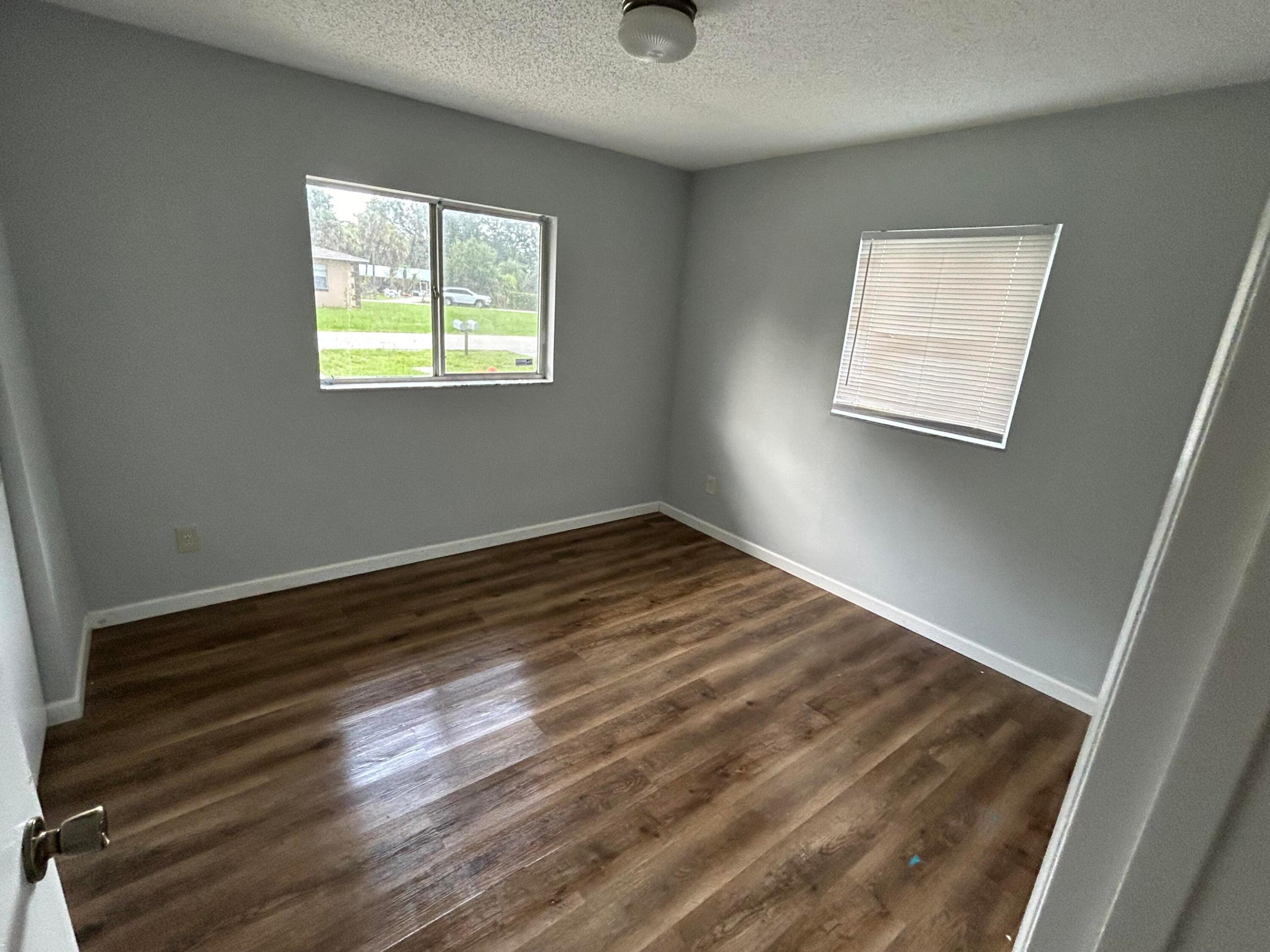 13933/931 First Street Property Photo 3