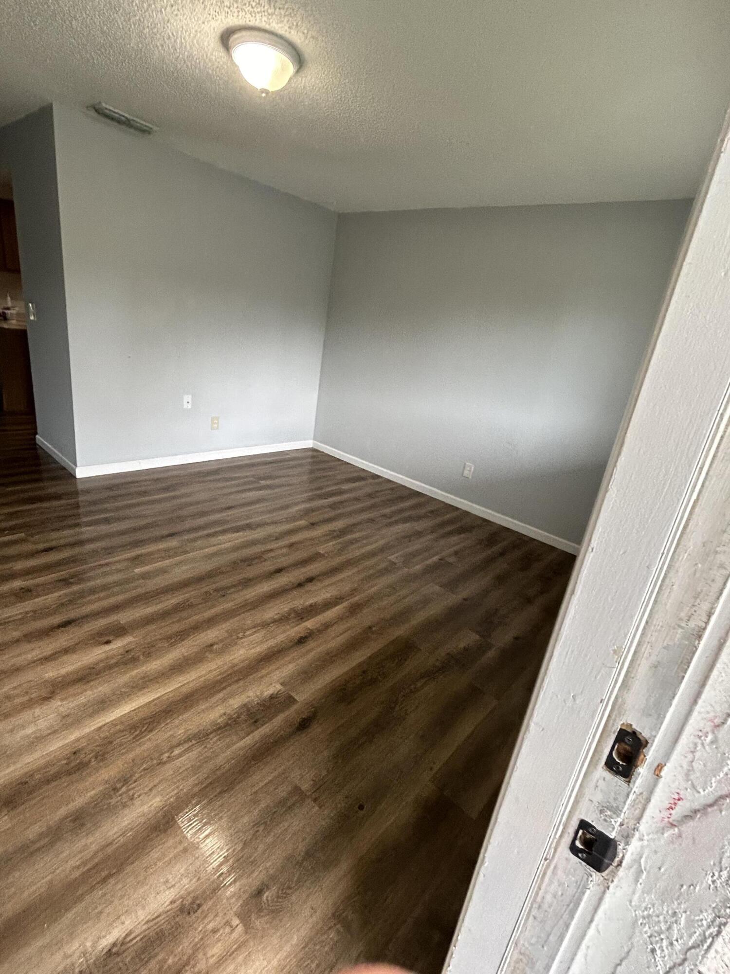 13933/931 First Street Property Photo 5