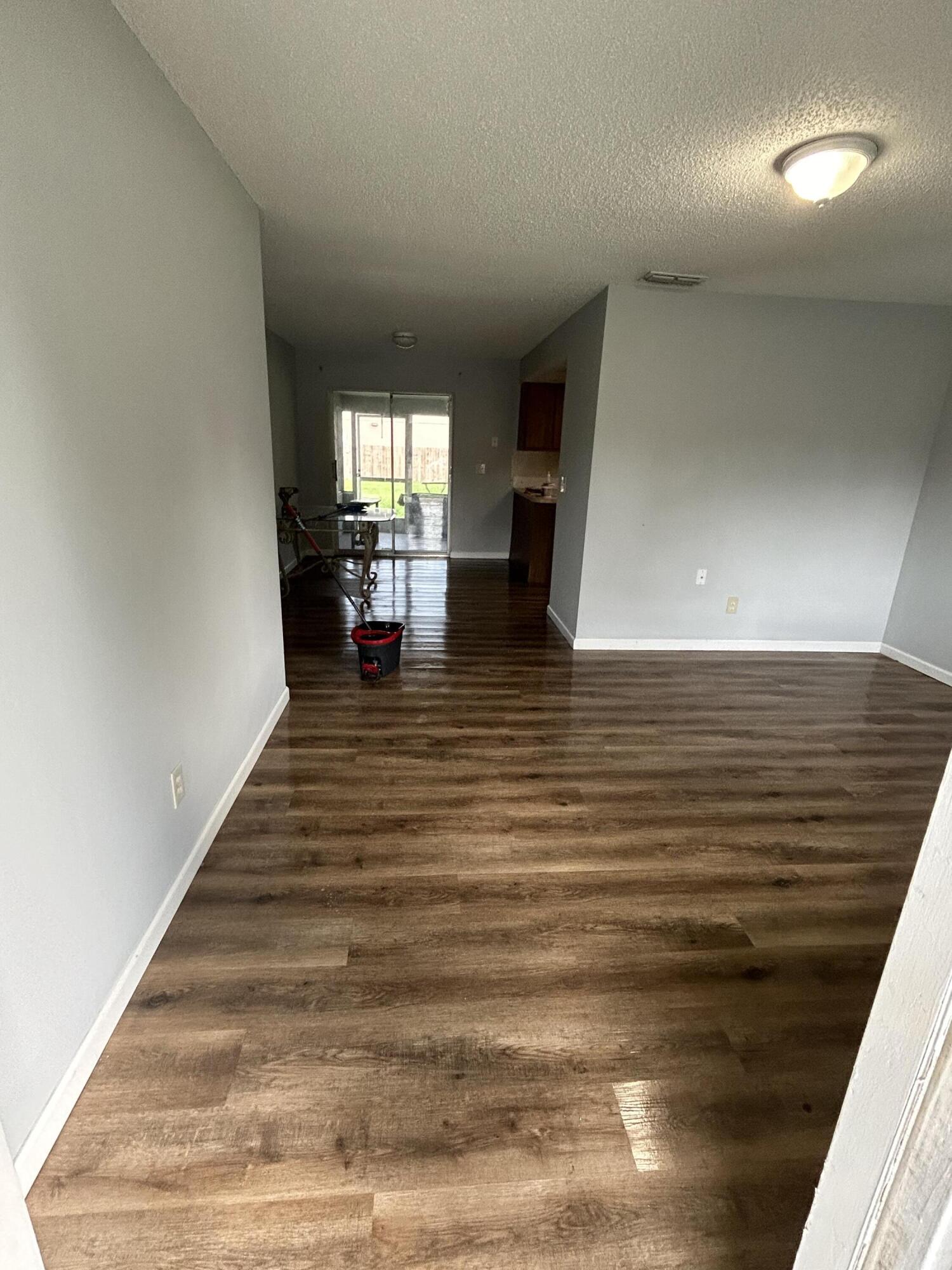 13933/931 First Street Property Photo 6