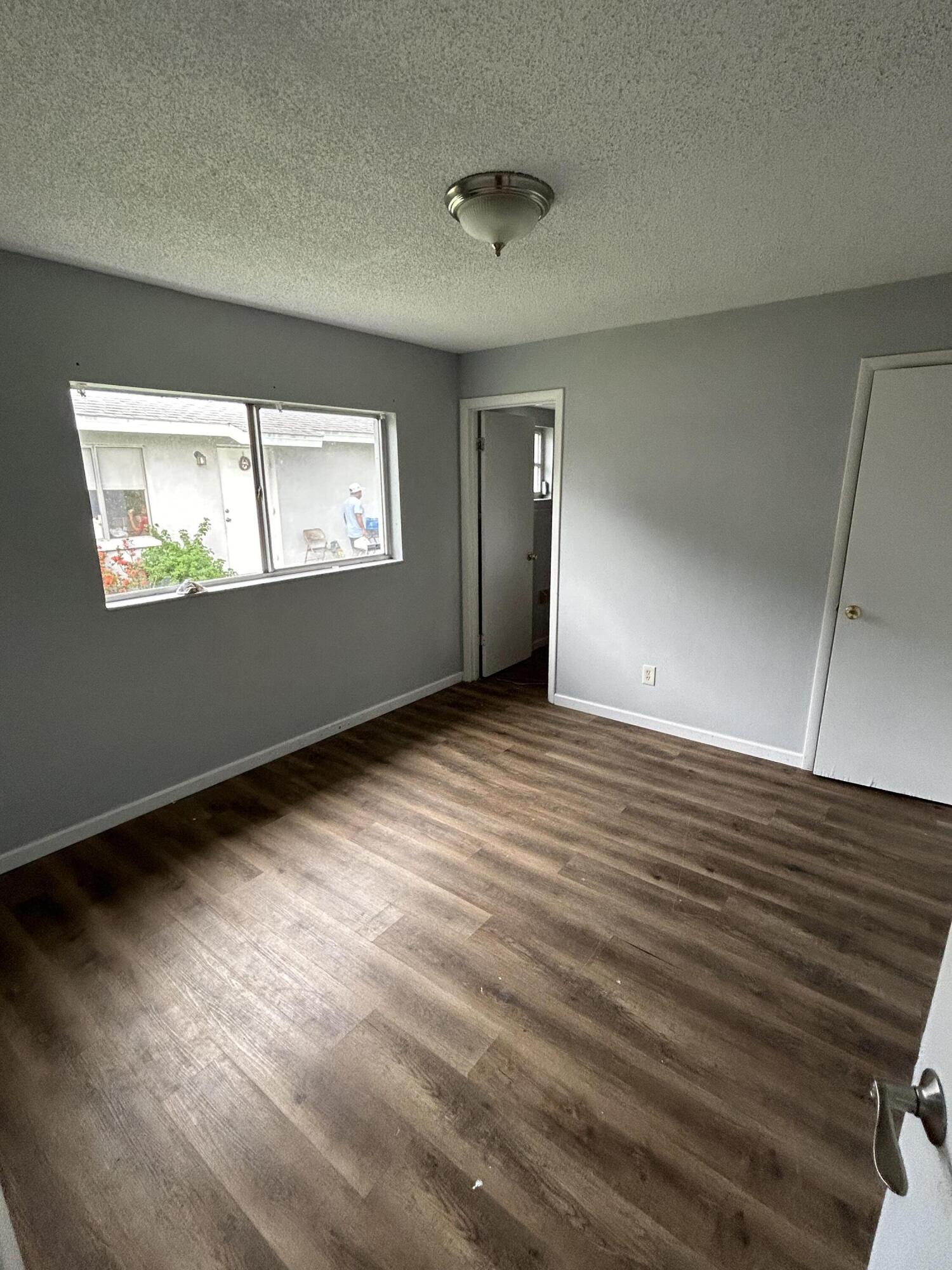 13933/931 First Street Property Photo 8