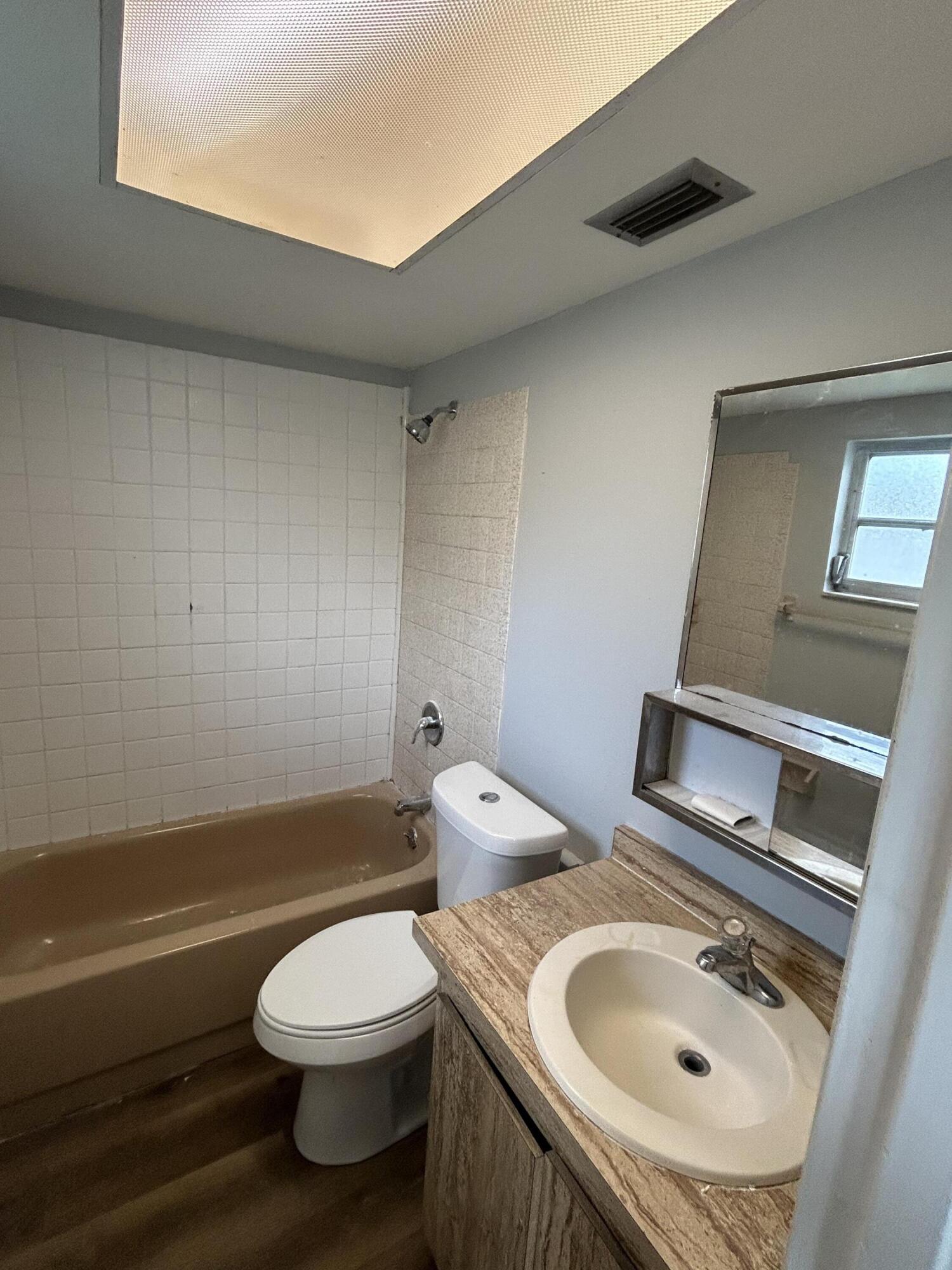 13933/931 First Street Property Photo 11