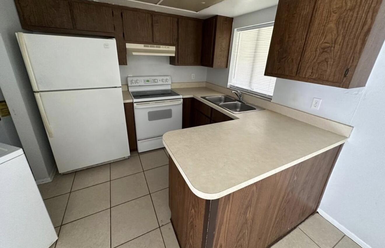 13933/931 First Street Property Photo 16