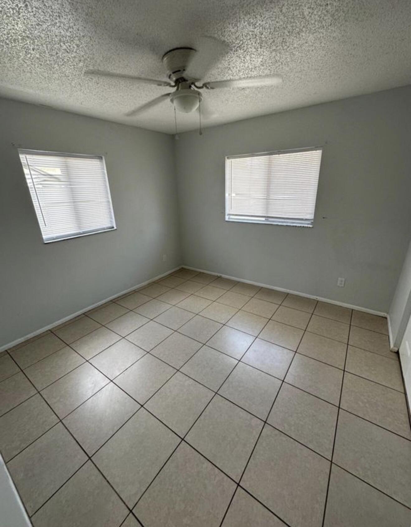 13933/931 First Street Property Photo 17