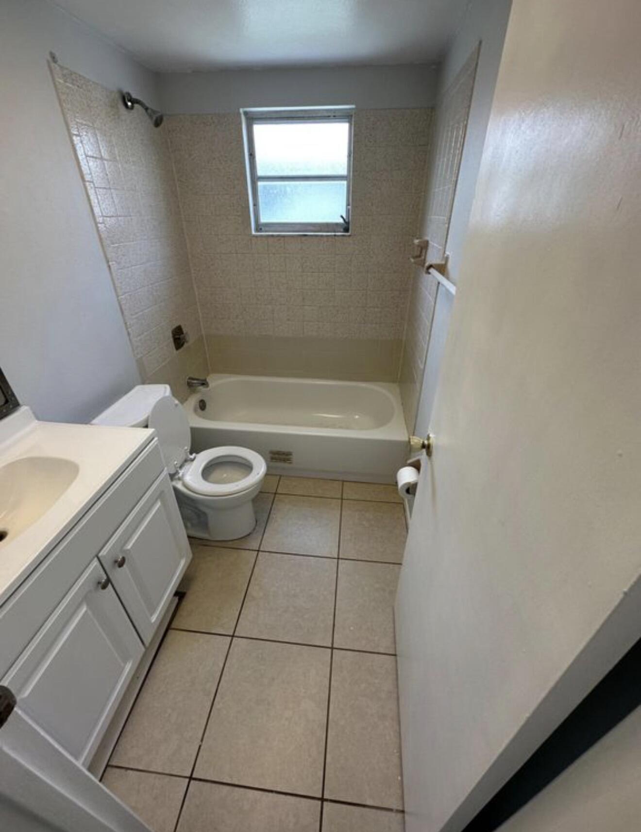 13933/931 First Street Property Photo 18