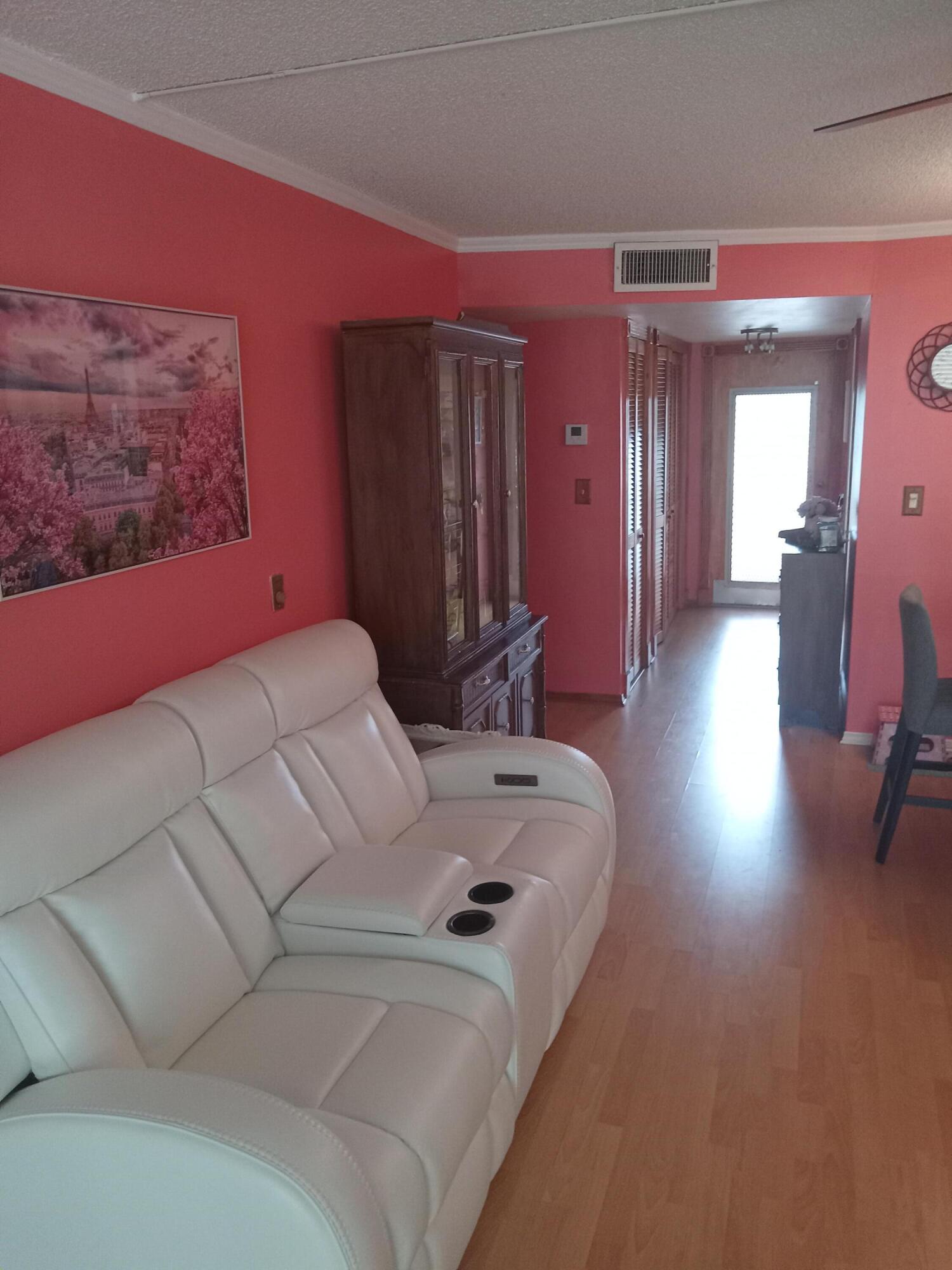 2901 E Sunrise Lakes Drive E 202 Property Photo 6