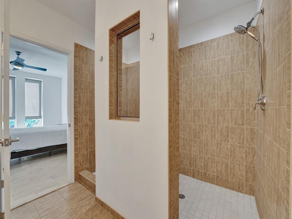 703 Se 16th Court Property Photo 28