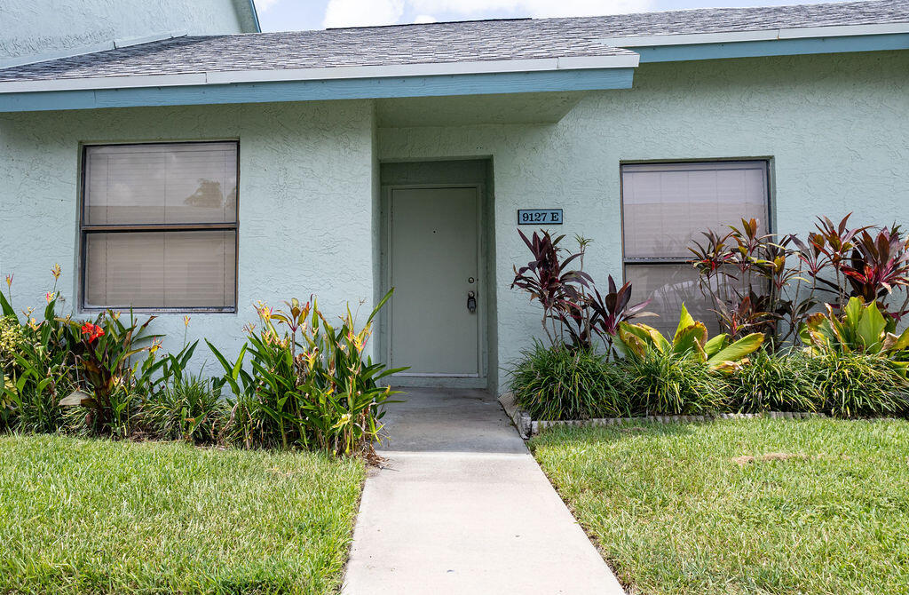 9127 Sw 21st Street E Property Photo 2