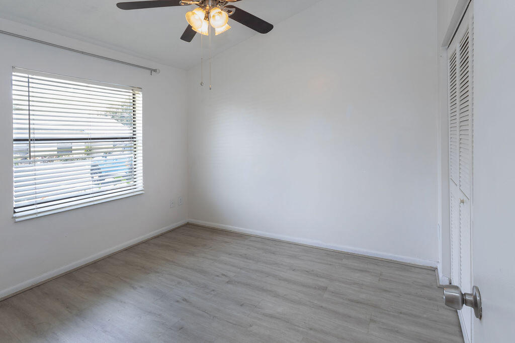 9127 Sw 21st Street E Property Photo 4