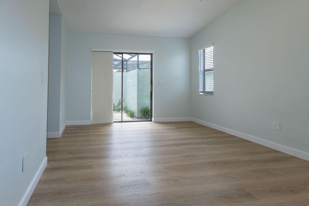 9127 Sw 21st Street E Property Photo 23