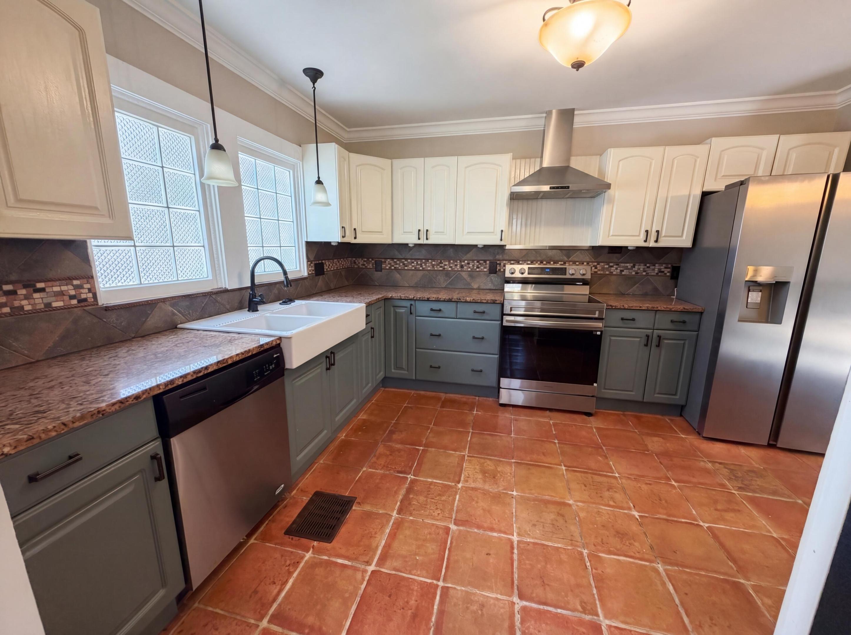 207 S Ocean Breeze Property Photo 2