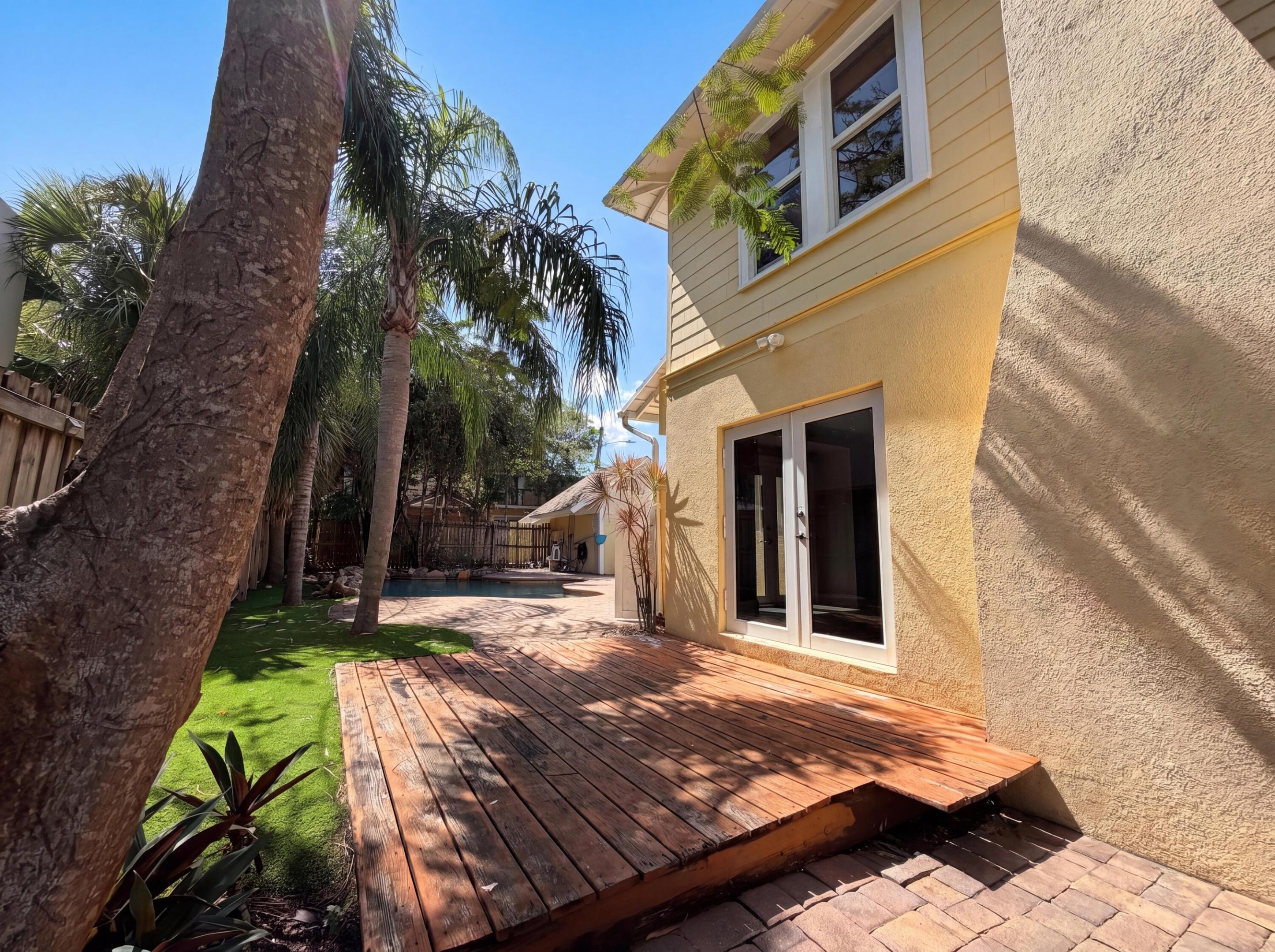 207 S Ocean Breeze Property Photo 6