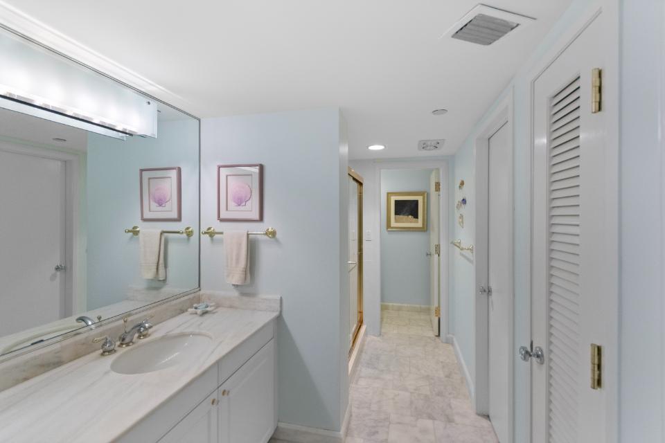 100 Lakeshore Drive 957 Property Photo 24