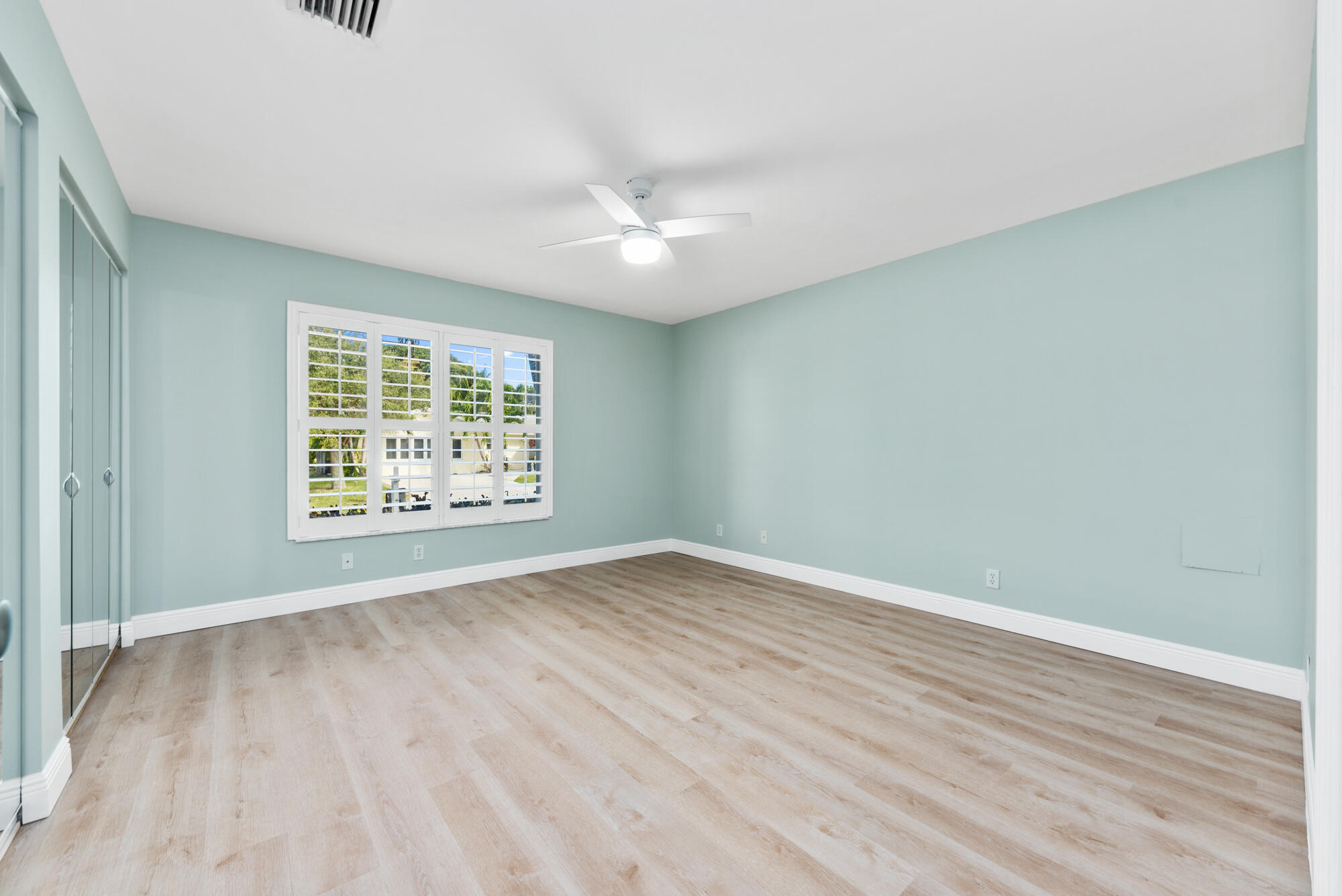 490 Mars Way Property Photo 16