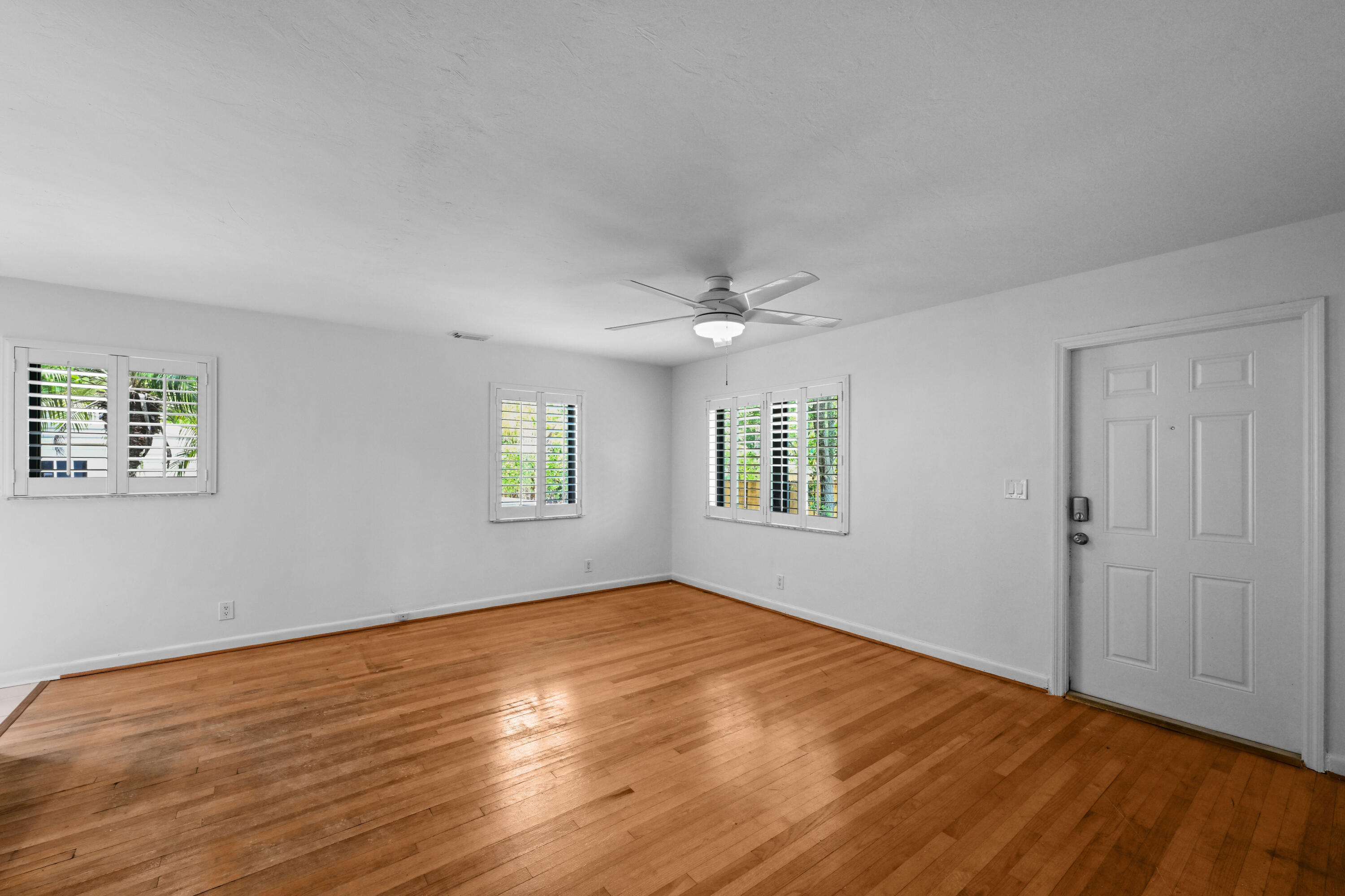 1915 Lake Avenue Property Photo 8