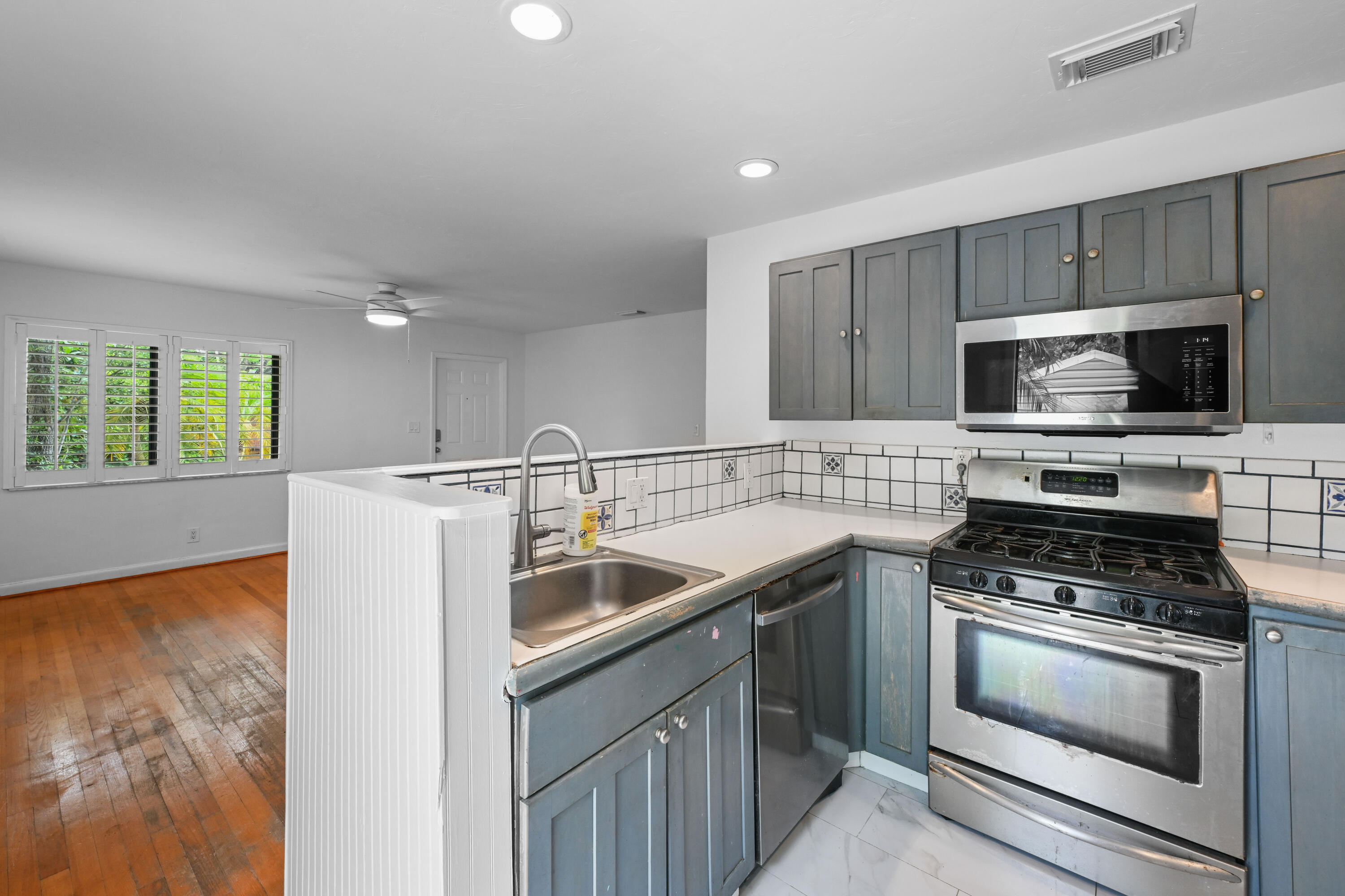 1915 Lake Avenue Property Photo 11