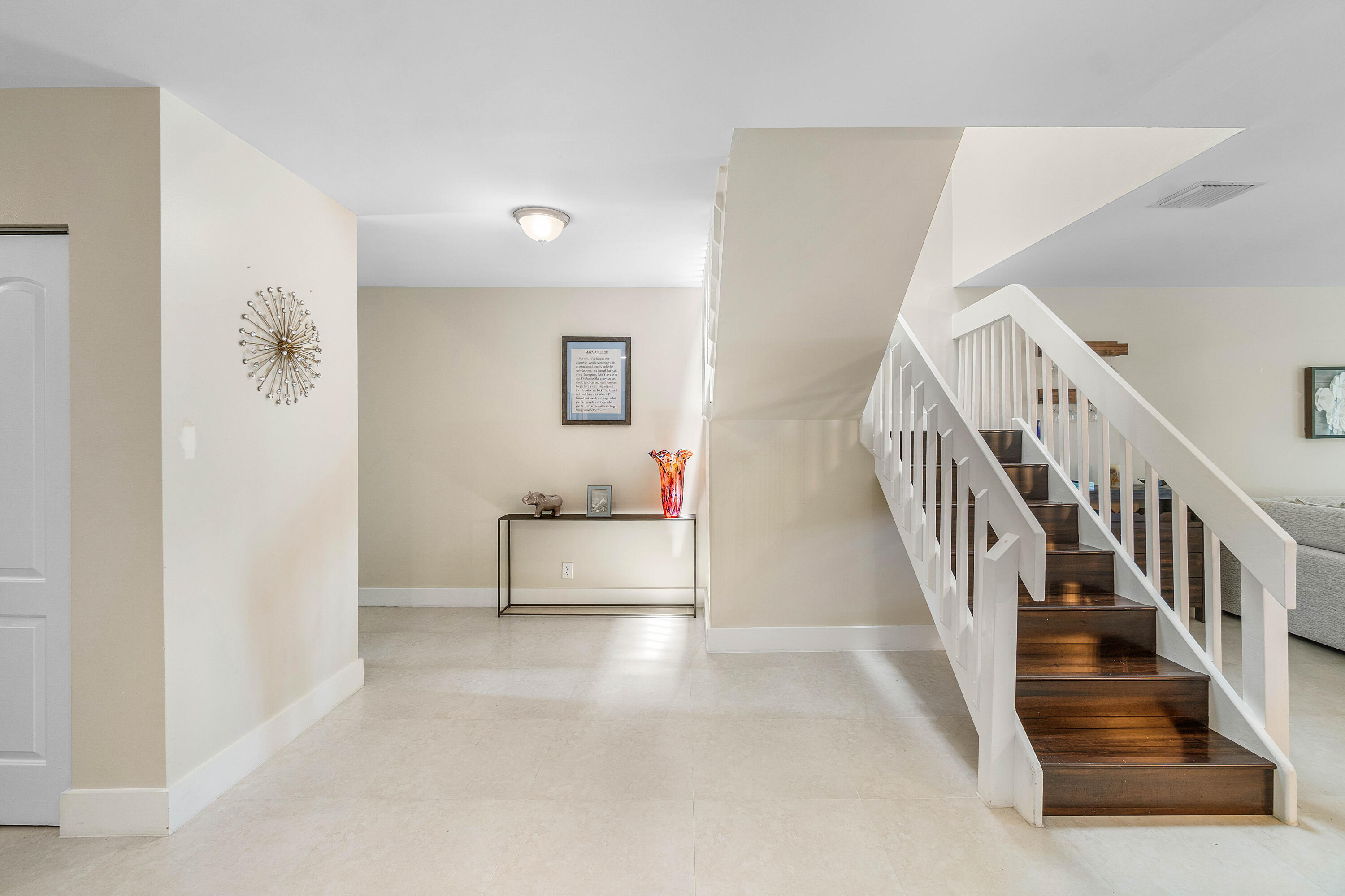 6044 Glendale Drive Property Photo 2