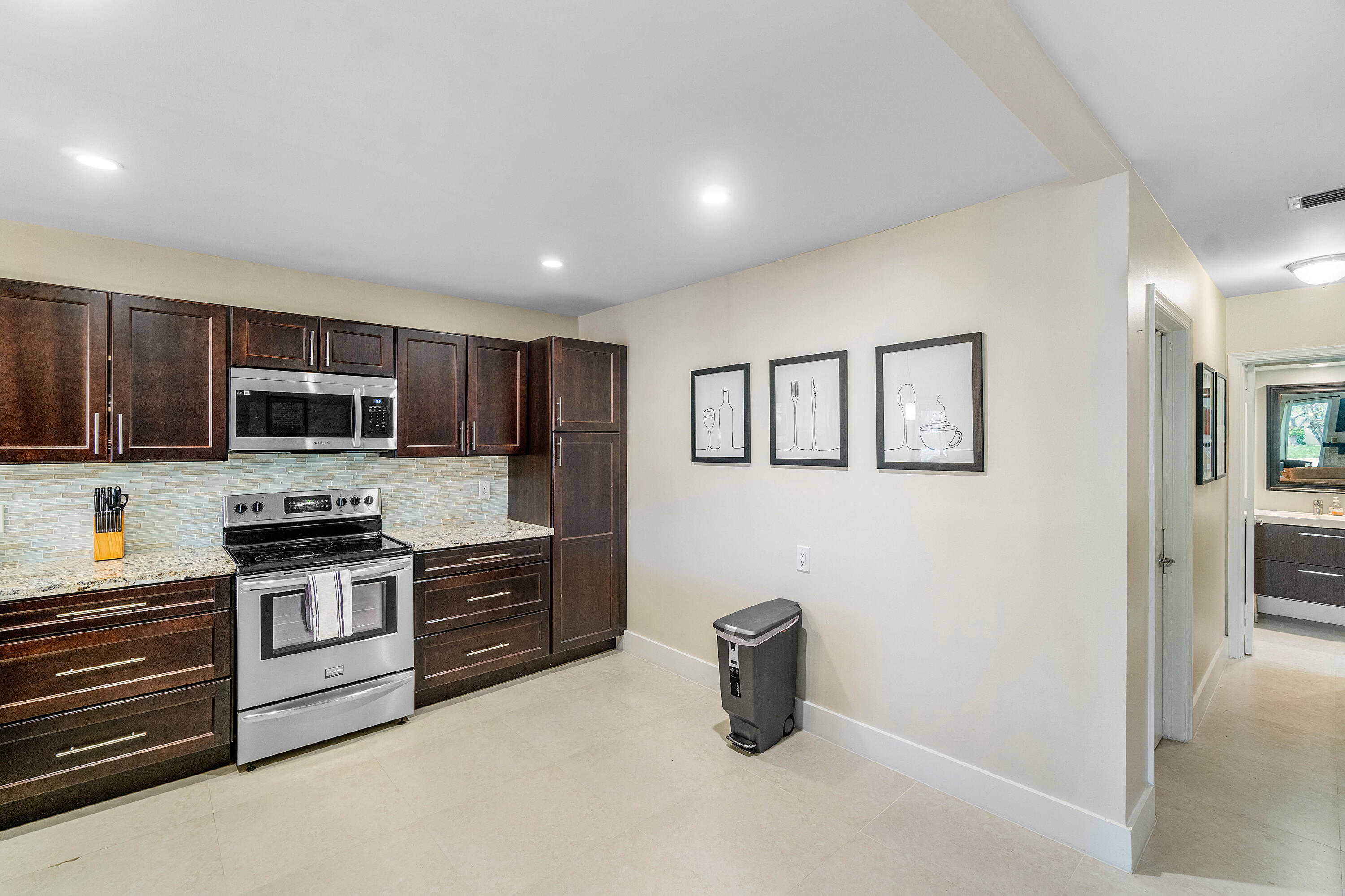 6044 Glendale Drive Property Photo 10