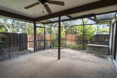 2561 Nw 99th Avenue Property Photo 3