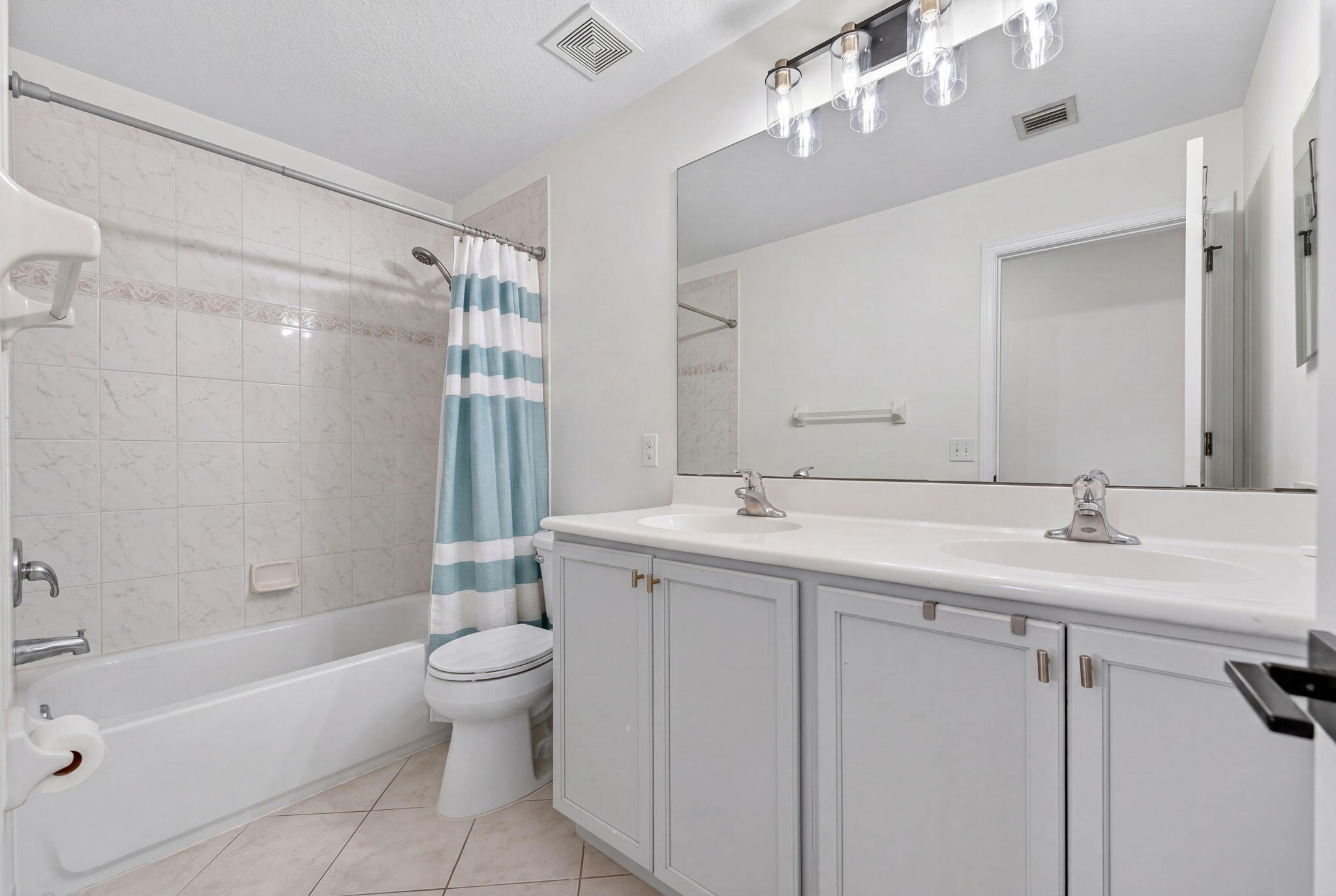 5951 Manchester Way Property Photo 5