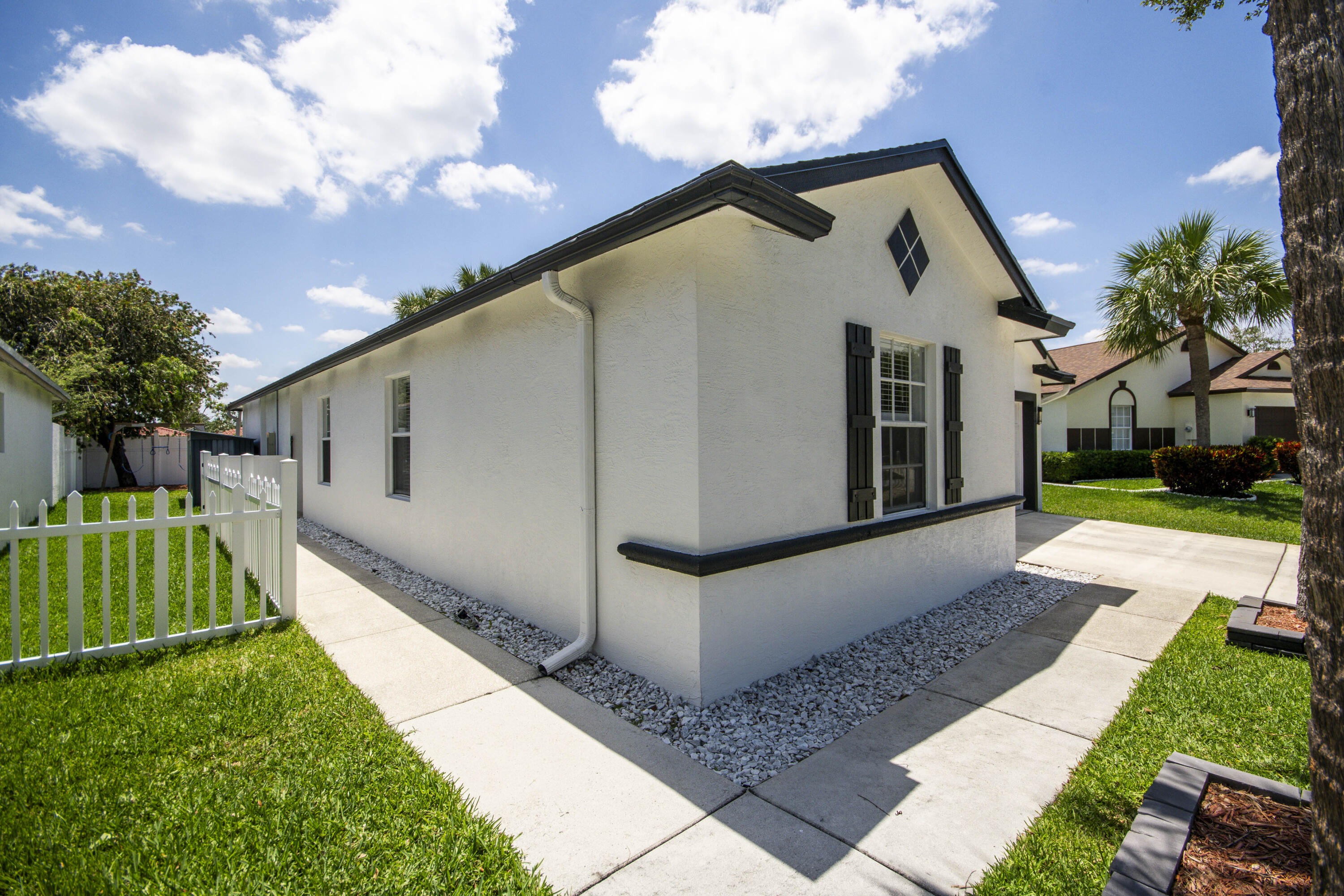 6036 Azalea Circle Property Photo 3