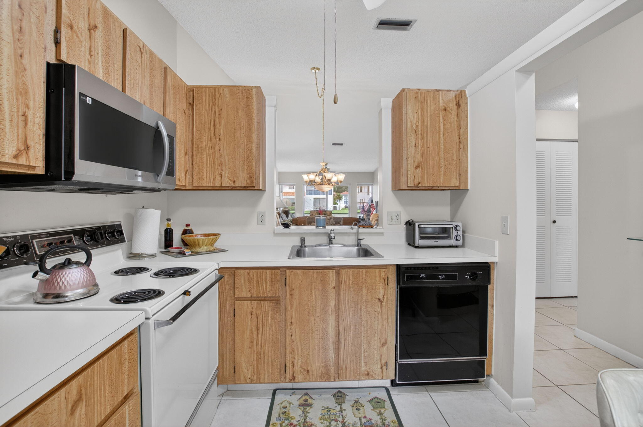 8697 Sunbird Place Property Photo 3