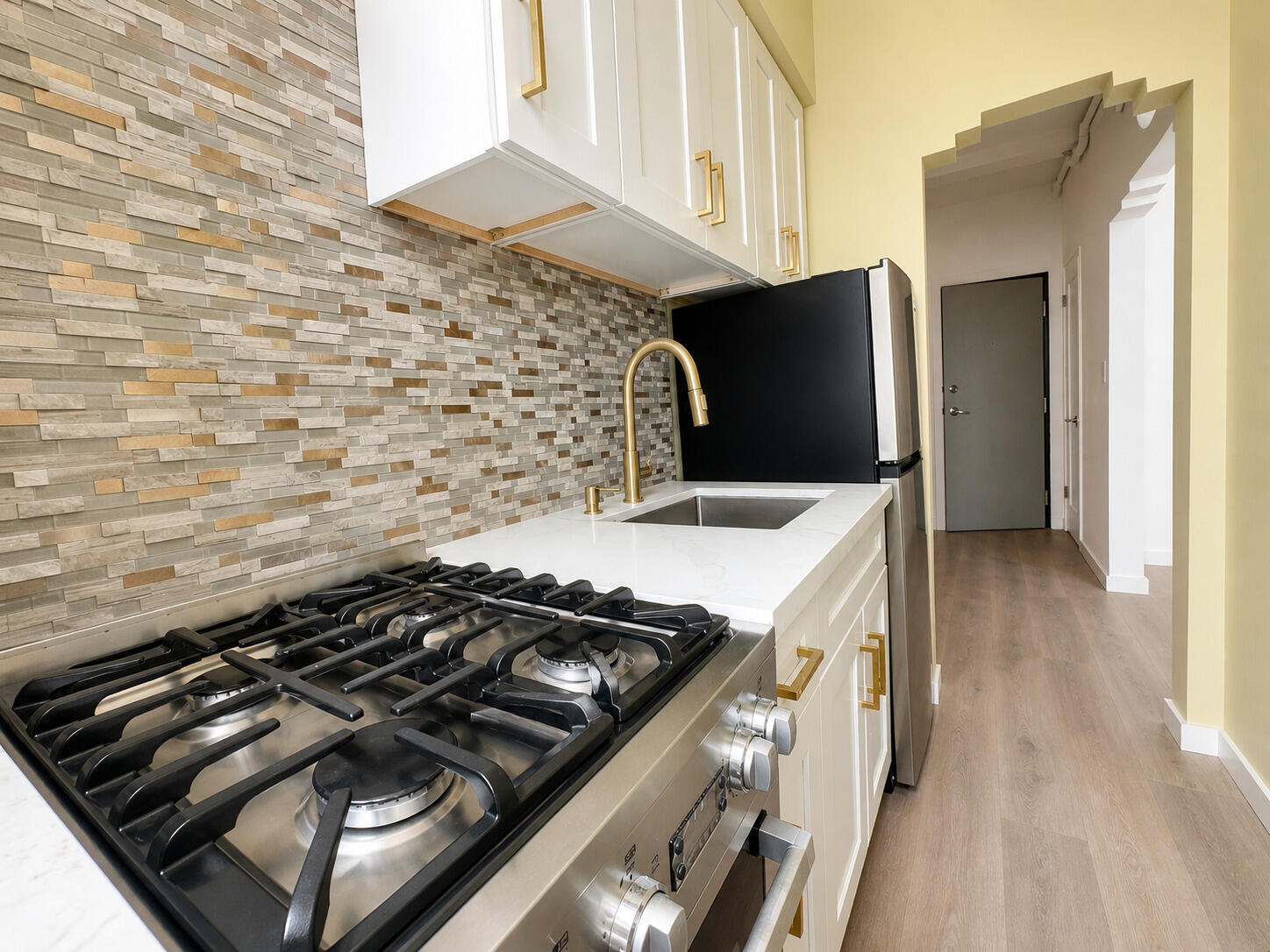 901 Collins Avenue 209 Property Photo 3