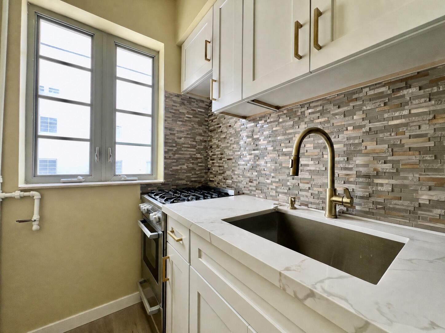 901 Collins Avenue 209 Property Photo 4
