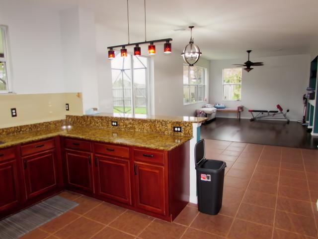 5800 Nw Allyse Drive Property Photo 5