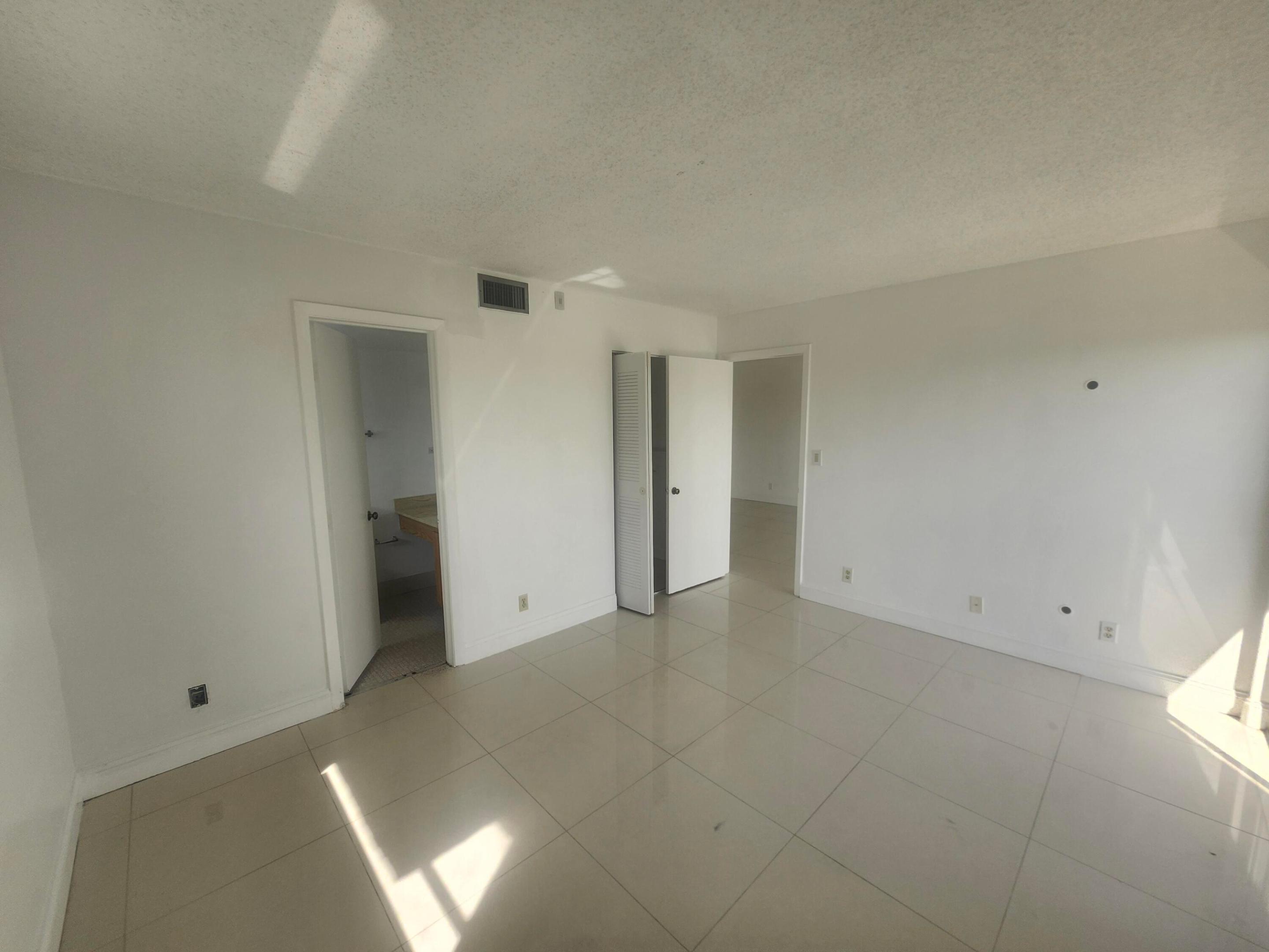 8600 N Sherman Circle N 408 Property Photo 12
