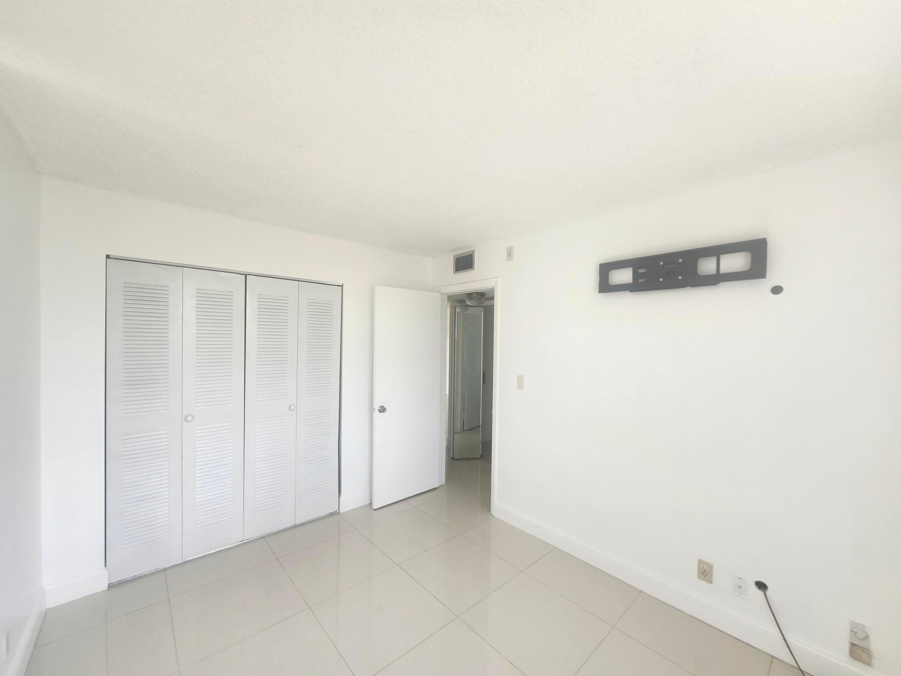 8600 N Sherman Circle N 408 Property Photo 16