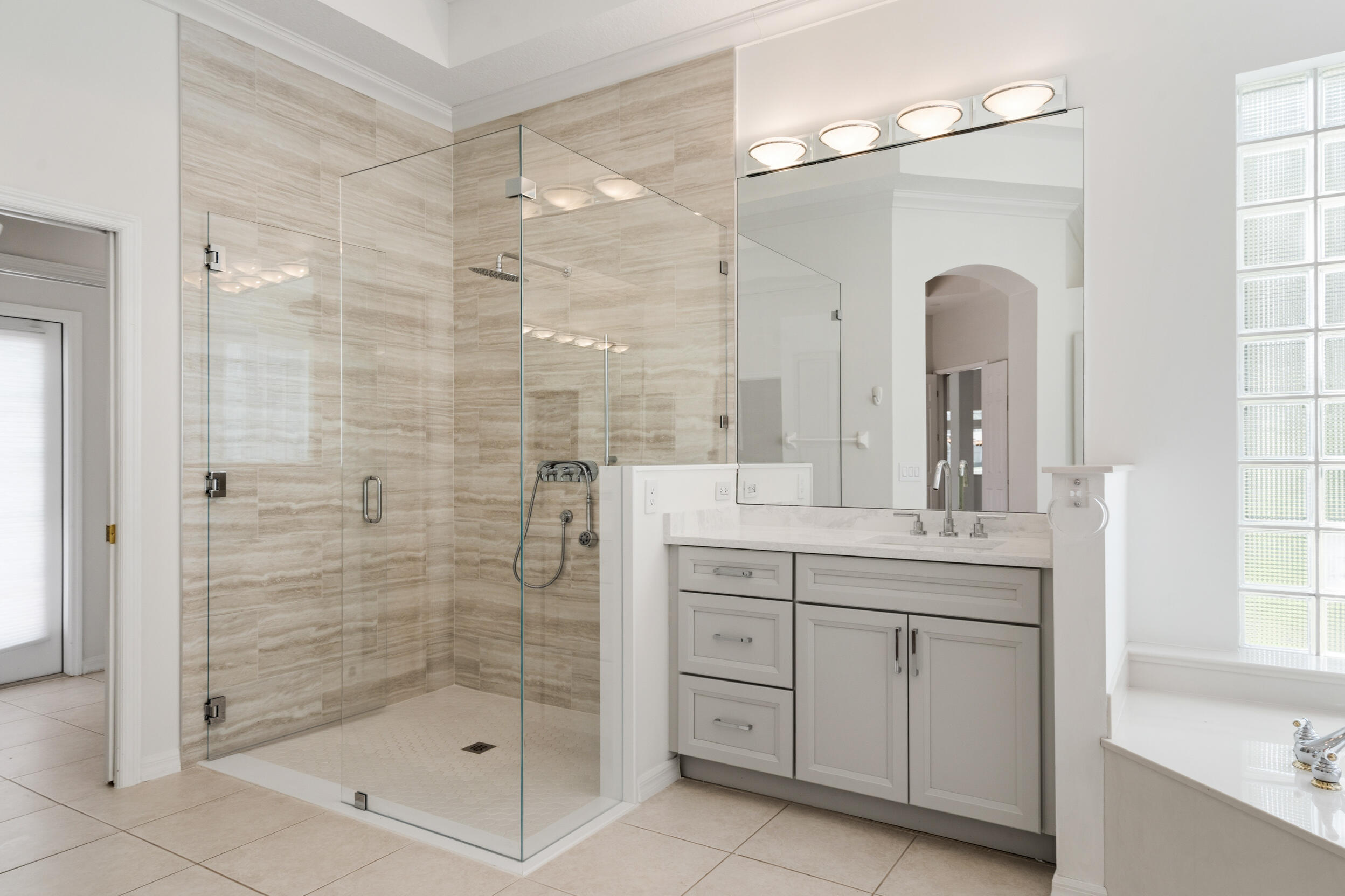 2534 Sw Manor Hill Drive Property Photo 6