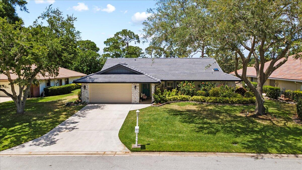 1345 SW Cedar Cove Property Photo 1