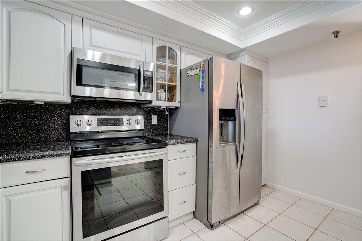 7030 Half Moon Circle 515 Property Photo 11
