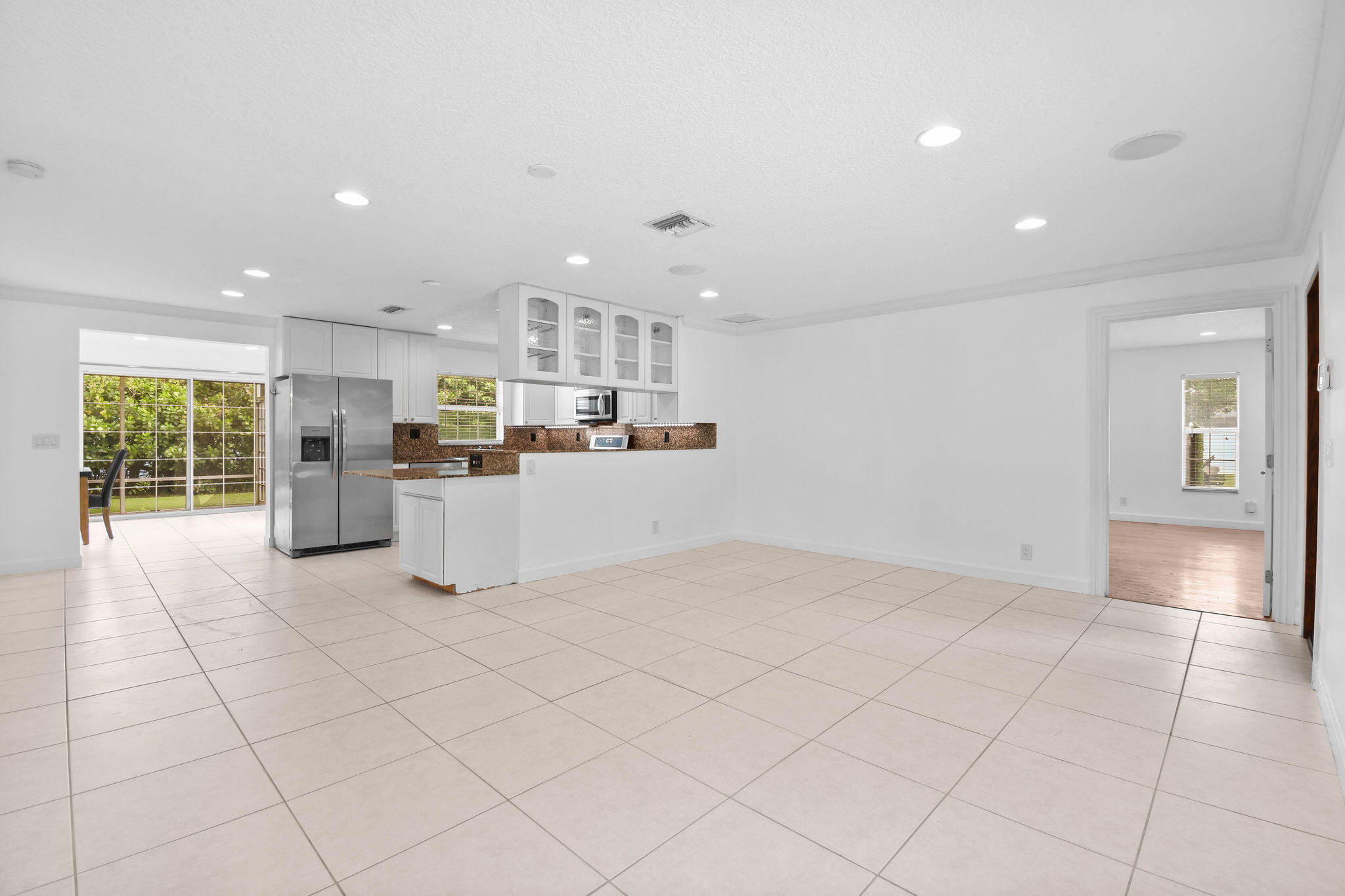 16582 Mellen Lane Property Photo 2