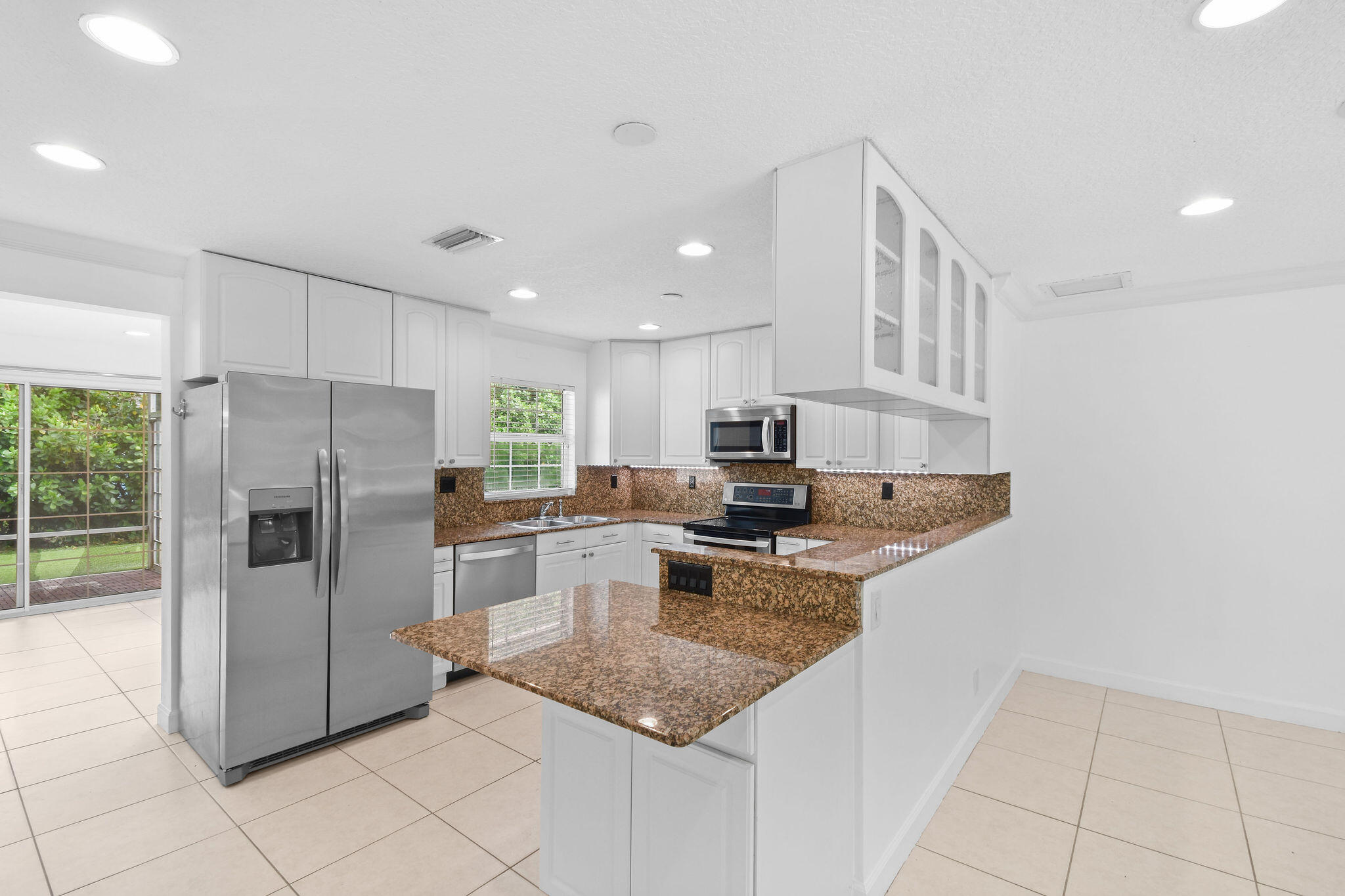 16582 Mellen Lane Property Photo 3