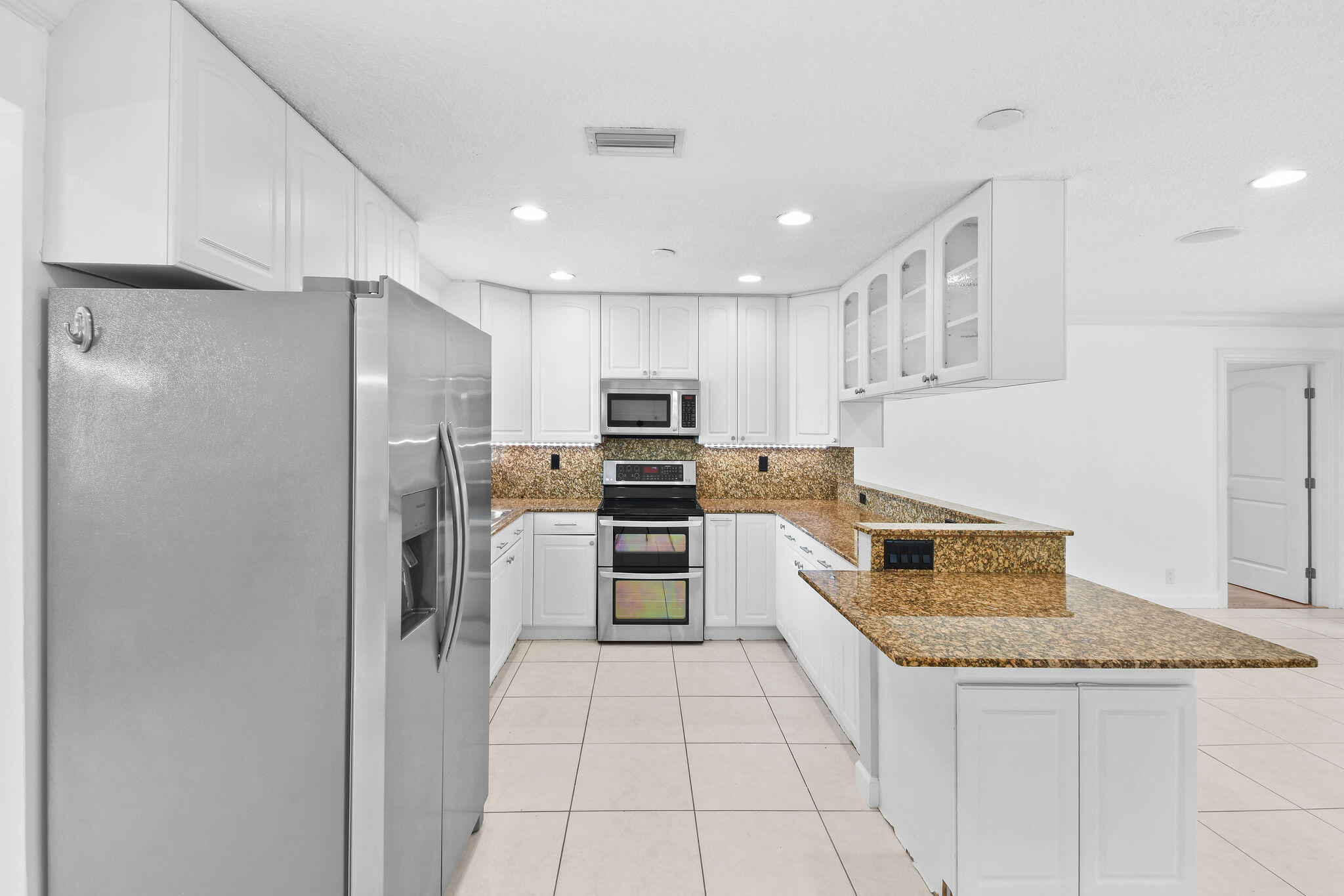16582 Mellen Lane Property Photo 4