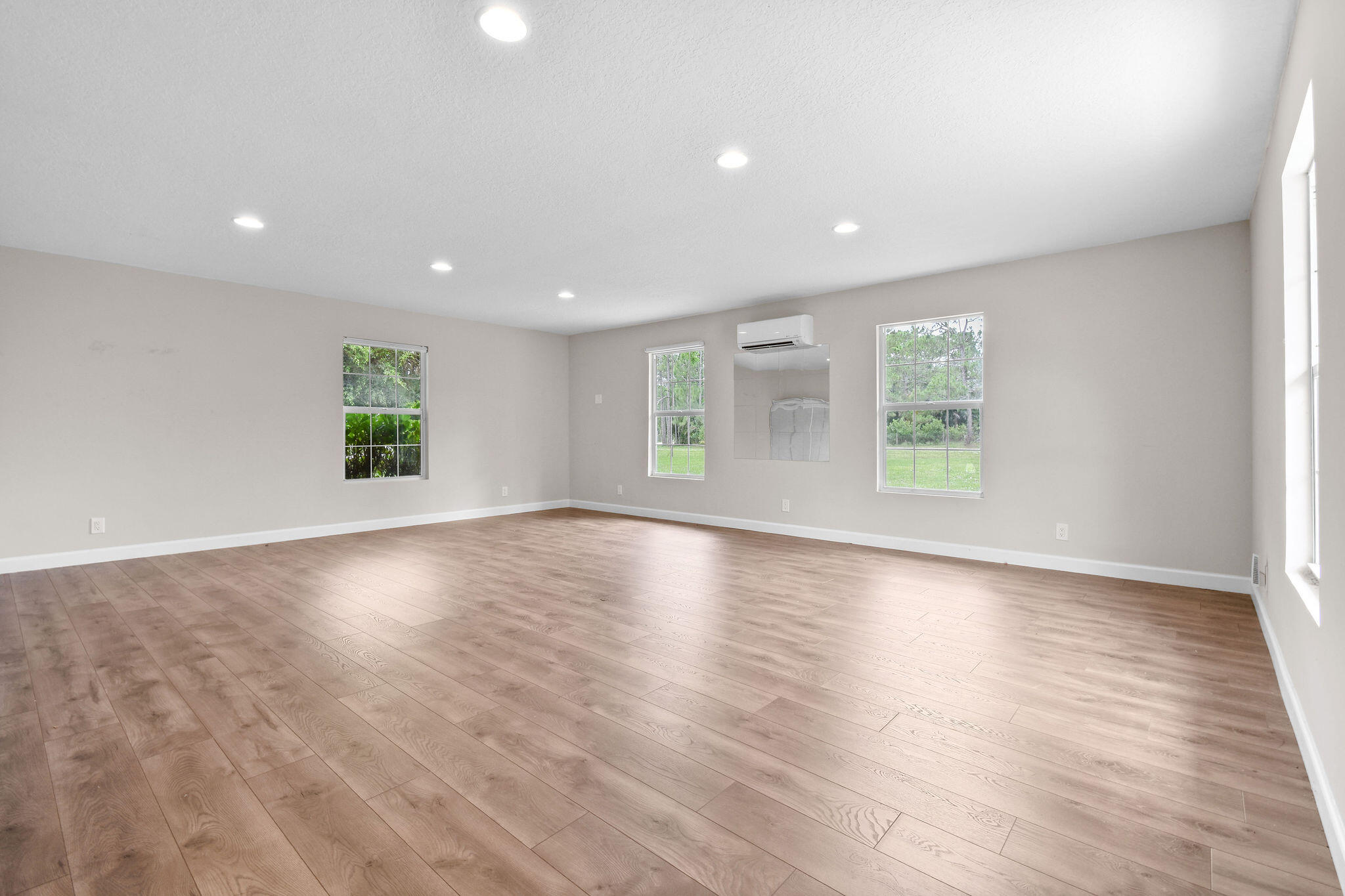 16582 Mellen Lane Property Photo 8